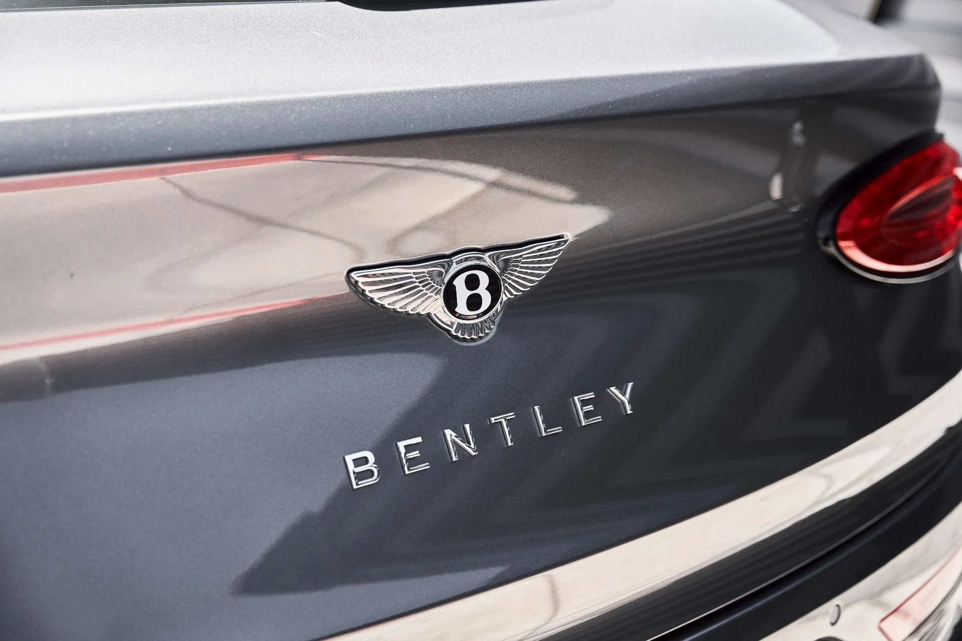 mph008_2605756550_Used_2024_Bentley_Bentayga_1778202776_509516cc1b