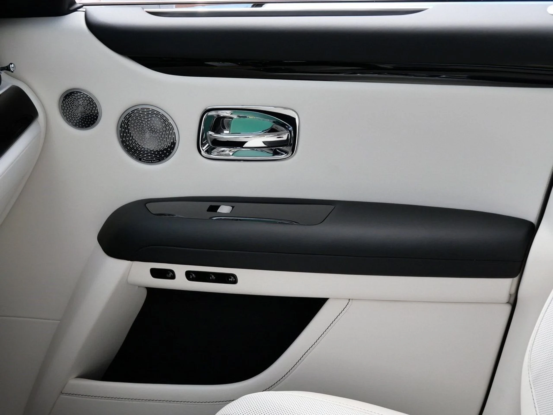 mph008_2608356374_8c6c15974a7a2a0459c7e665cb5fb7a9x_33b34fb363