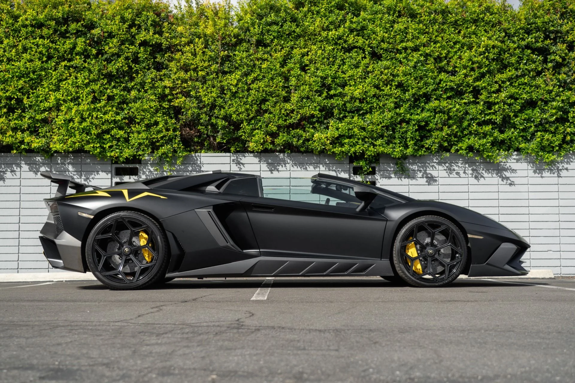 mph008_261072064_Used_2016_Lamborghini_Aventador_LP_750_4_SV_1759528221_24db0e96d8