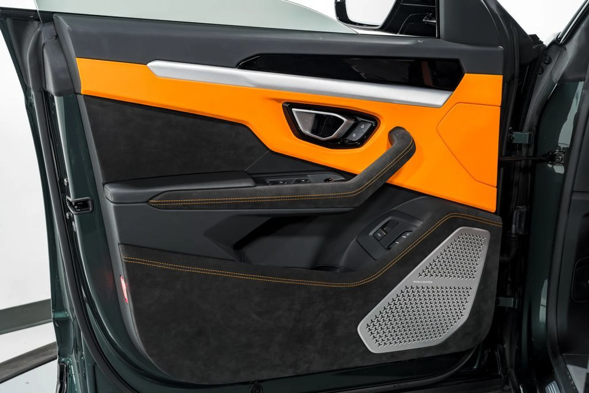 mph008_2611097422_900b3023f3fb23843a707a63377636b8x_03a6719734