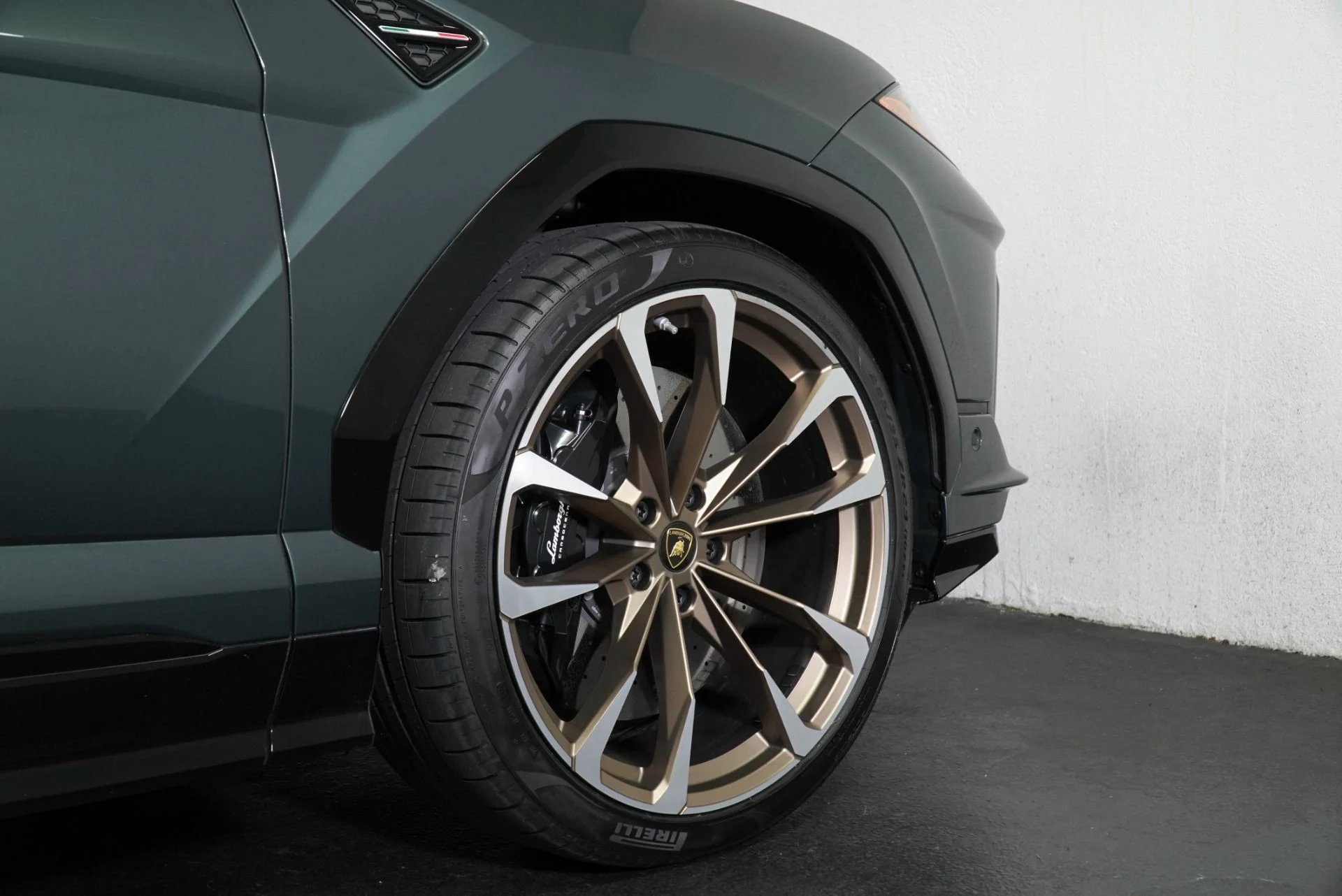 mph008_2611438276_Used_2023_Lamborghini_Urus_S_1774471795_644fbd1074