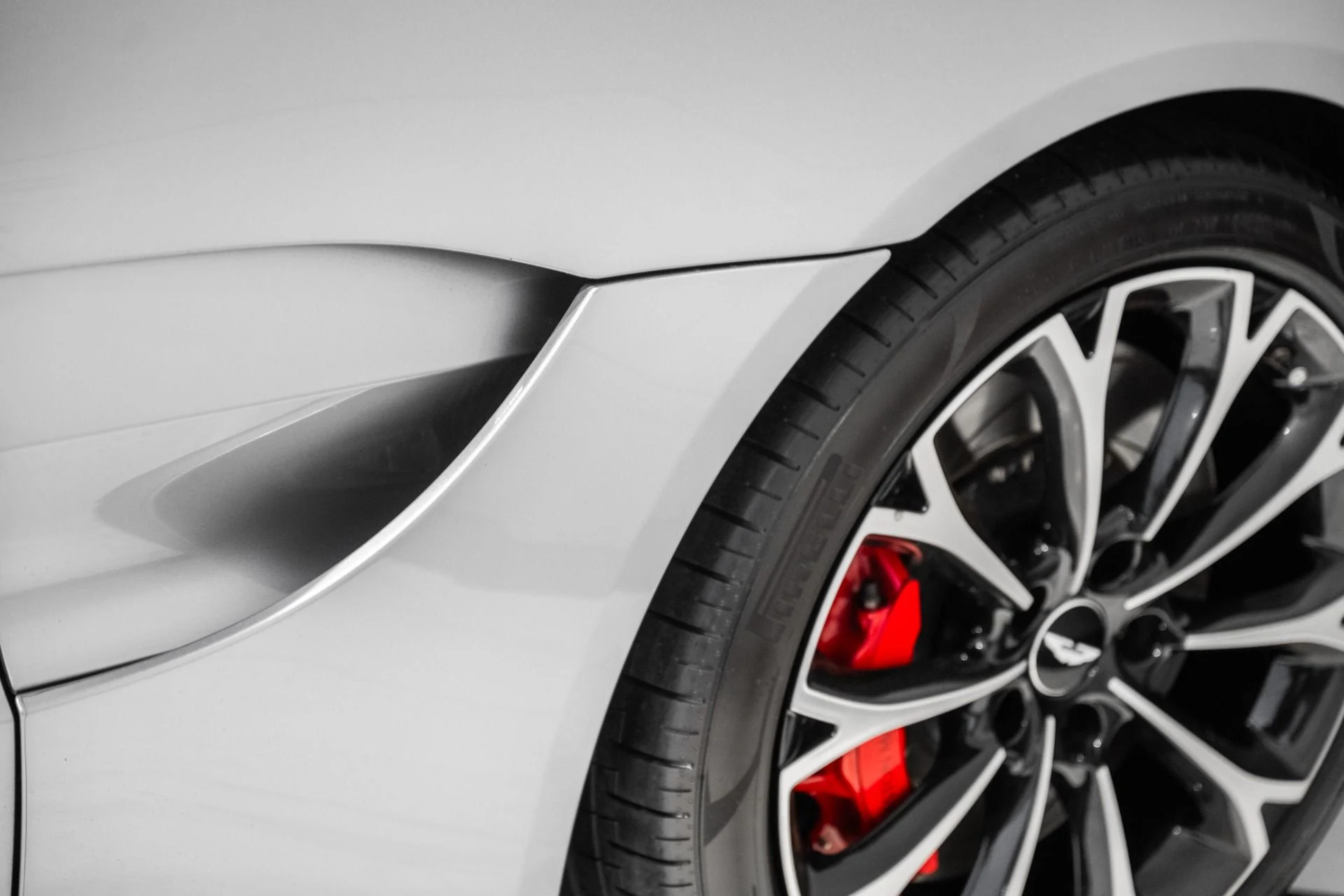 mph008_2611894765_Used_2019_Aston_Martin_Vantage_1779799907_0ae4f7500c