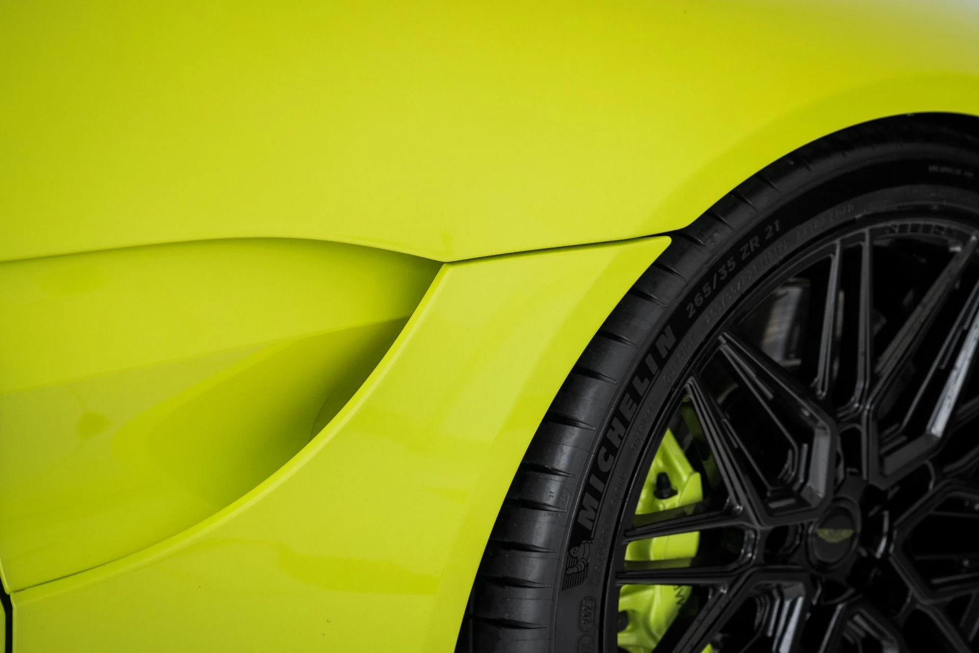 mph008_2614121161_Used_2020_Aston_Martin_Vantage_V8_Coupe_1690551431_628cfaf941