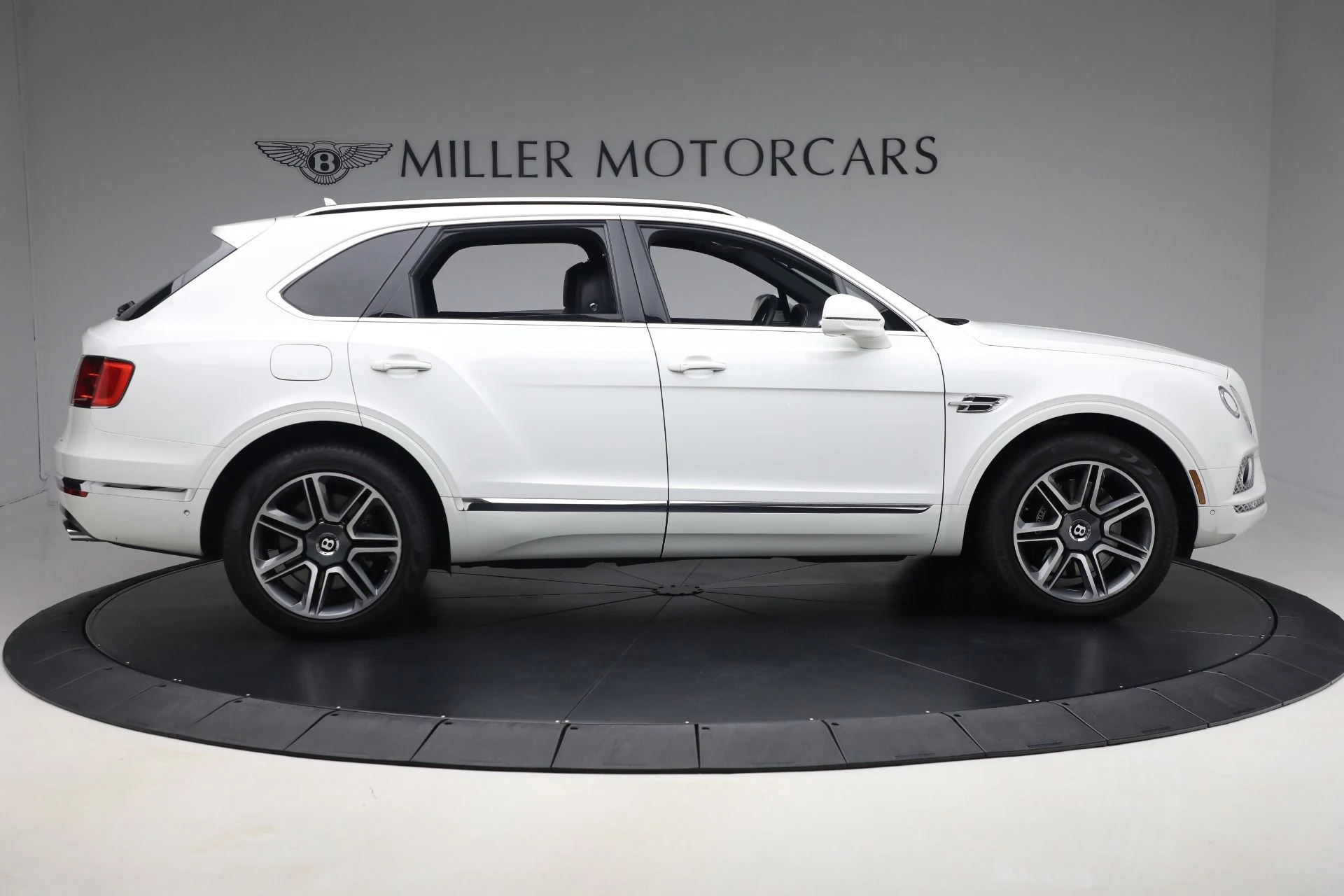 mph008_2622602382_Used_2018_Bentley_Bentayga_Activity_Edition_e82ab4a744