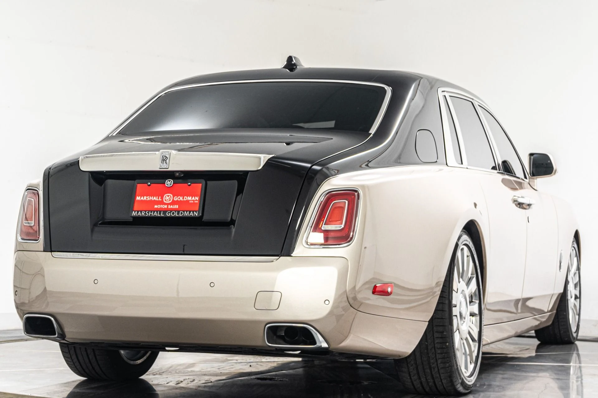 mph008_2628316101_Used_2019_Rolls_Royce_Phantom_The_Phantom_Package_Two_Tone_Paint_Bespoke_Audio_1785353671_7a2b89b427