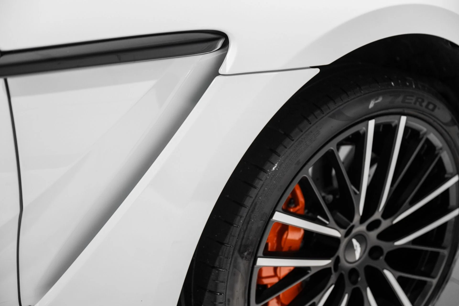 mph008_2640411823_Used_2023_Aston_Martin_DBX_707_1761749500_55339ea0c5