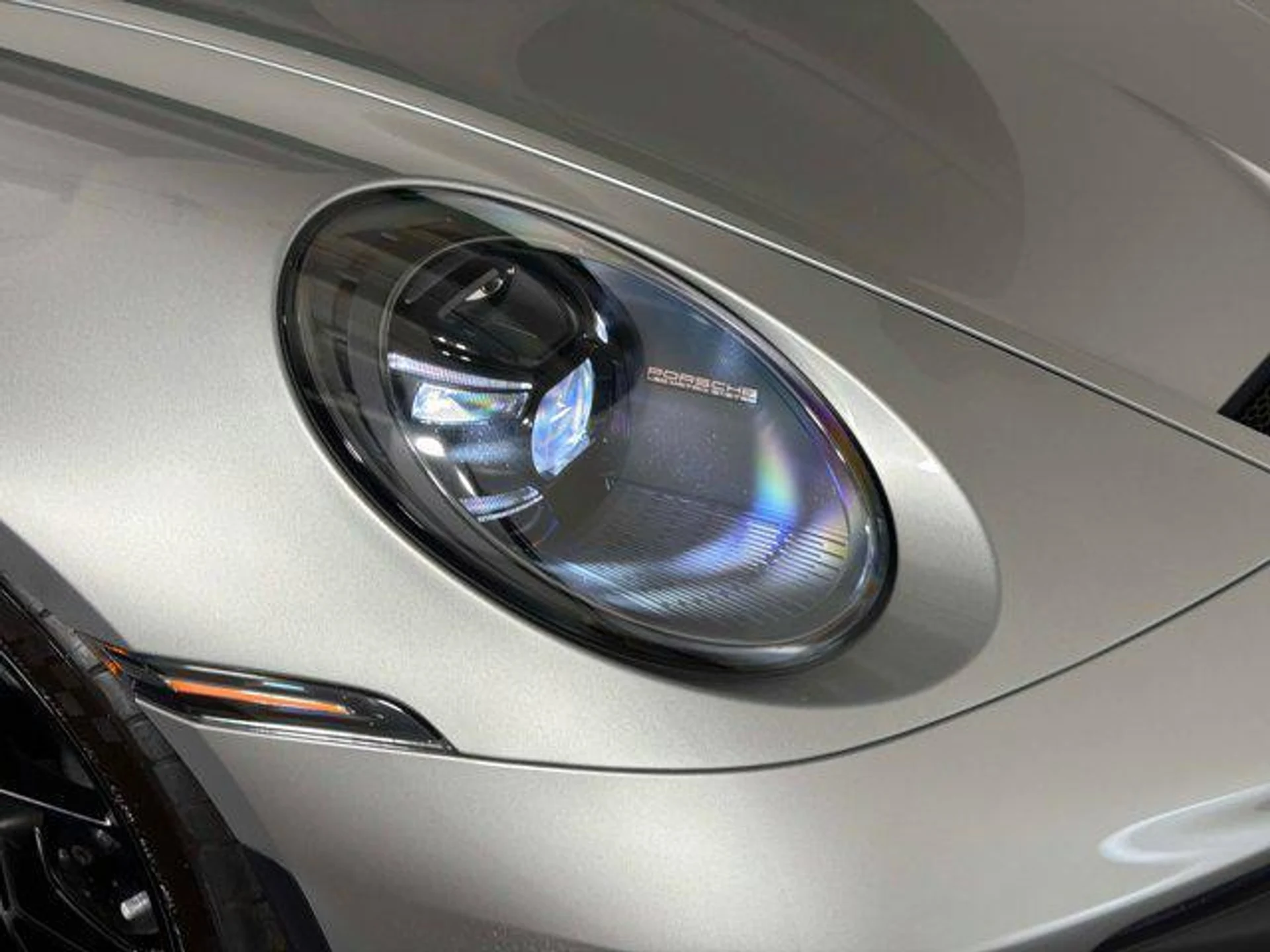 mph008_2656846944_WVBNB_9_Nrs_HR_2_Ltg_W_Bd_Q_v5c_Axas_b6d632f046