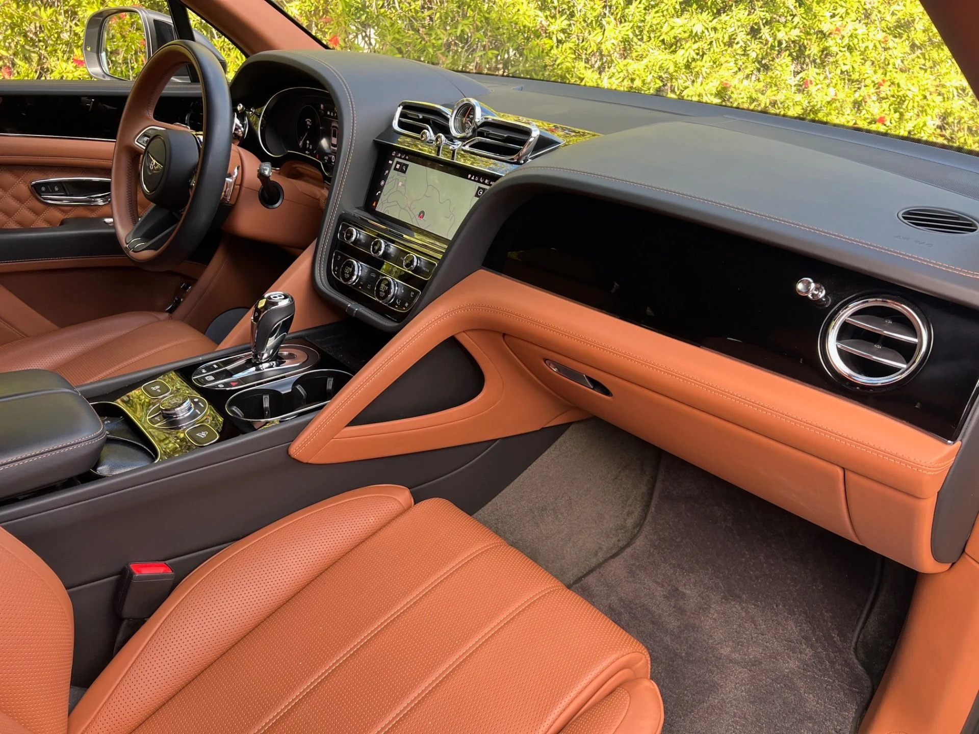 mph008_2658348296_Used_2022_Bentley_Bentayga_V8_1761327288_b85670842a