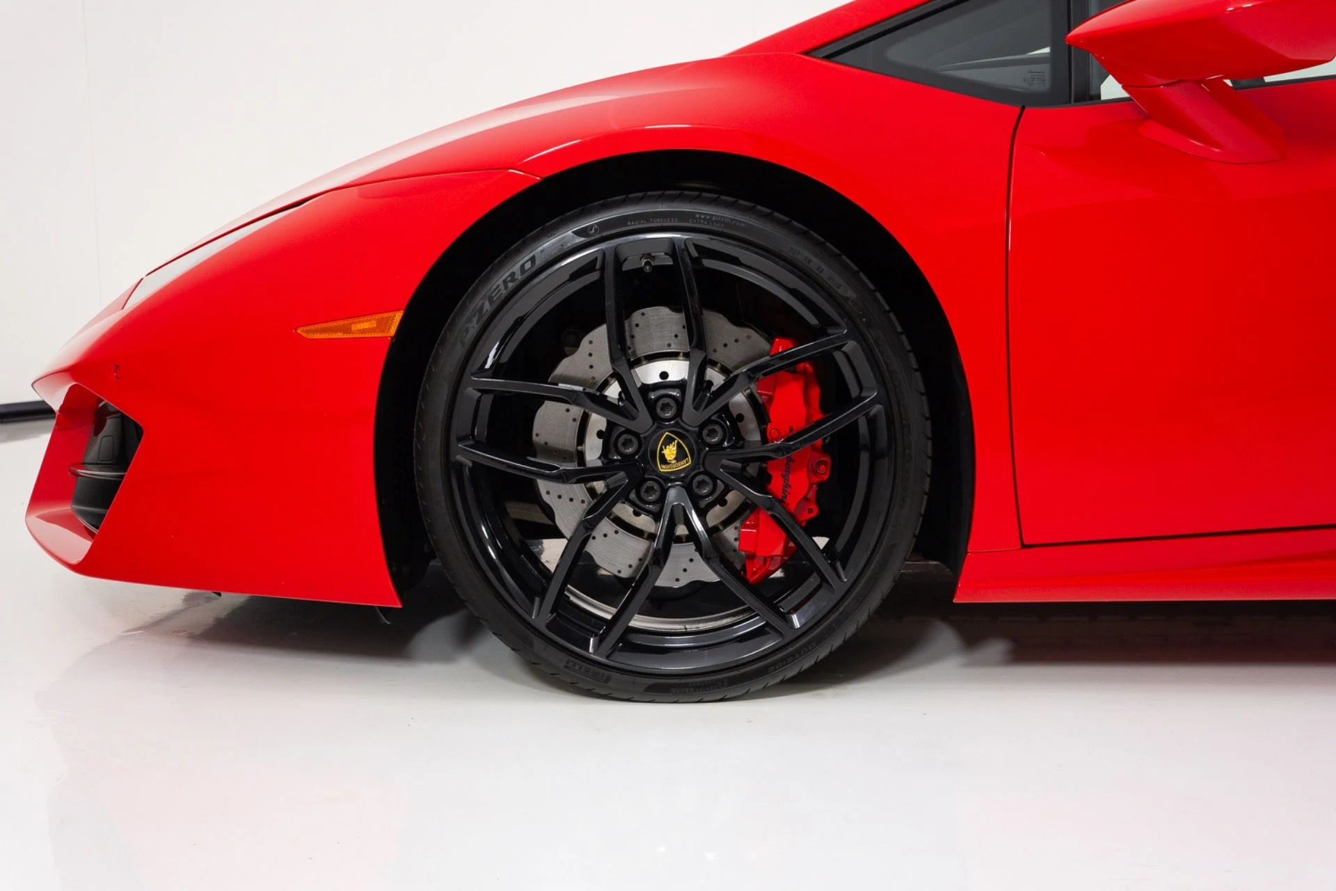 mph008_2666827295_Used_2017_Lamborghini_Huracan_LP_580_2_1787346270_5df7614244