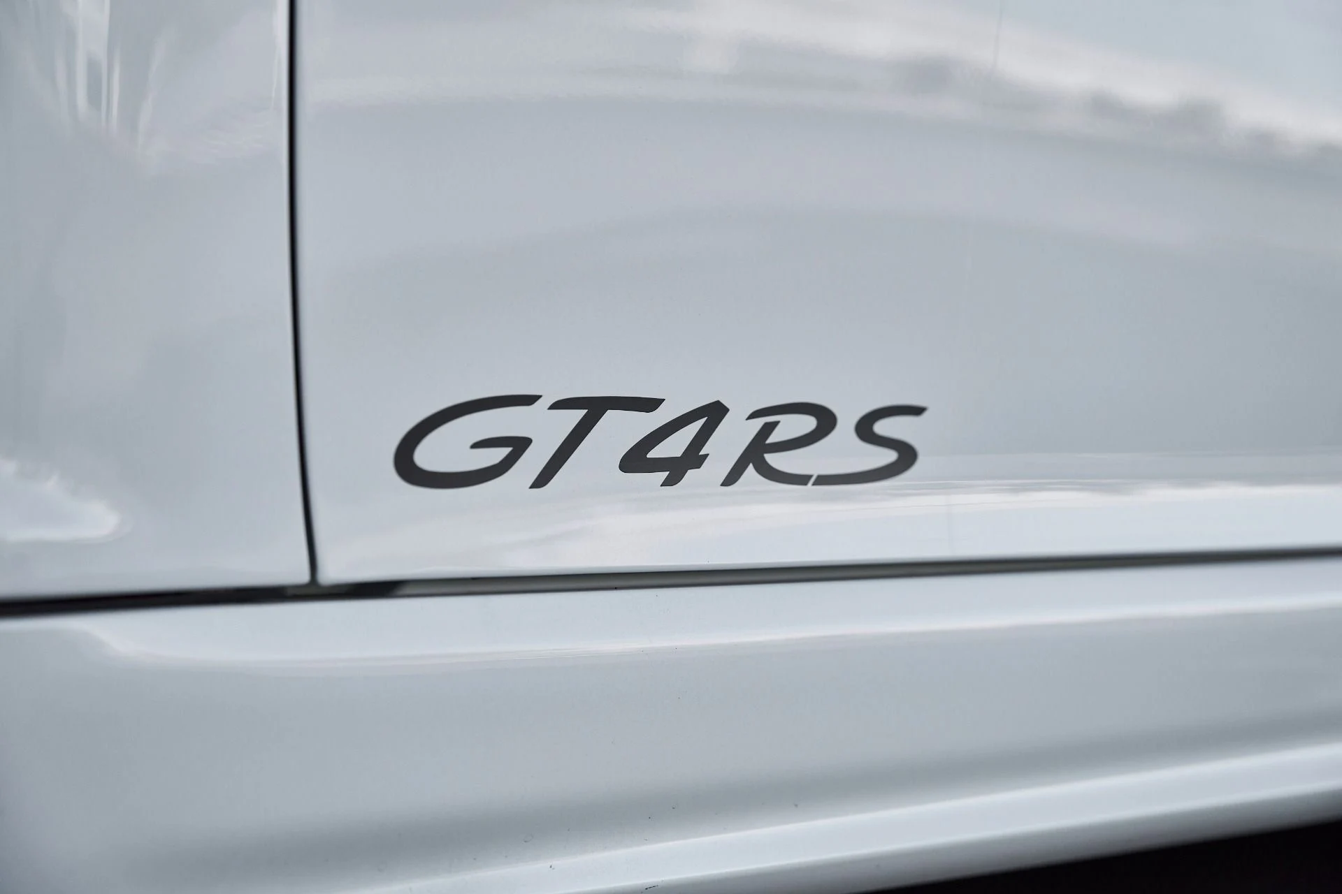 mph008_2680755311_Used_2024_Porsche_718_Cayman_GT_4_RS_1766514133_84edeb5d66