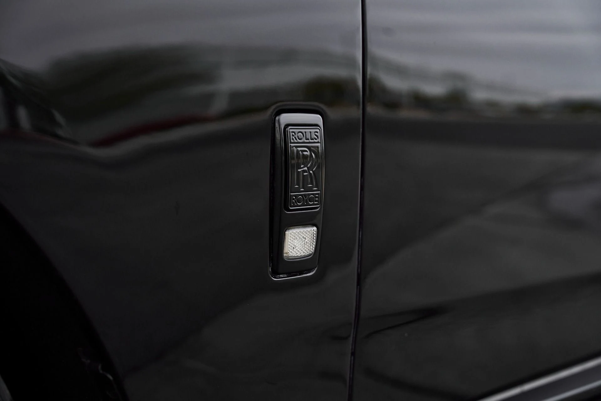 mph008_2685521587_Used_2019_Rolls_Royce_Cullinan_Base_1767201628_694065f341