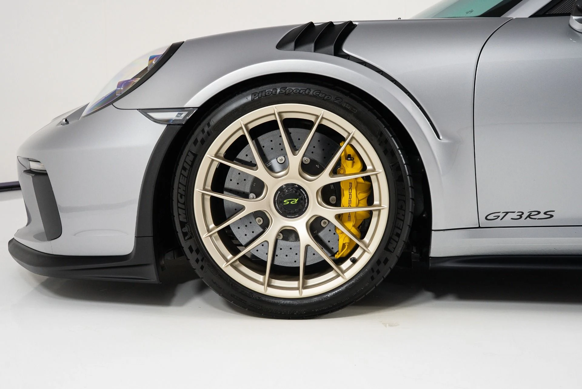 mph008_2696982264_Used_2019_Porsche_911_GT_3_RS_1786043981_4e754863e6