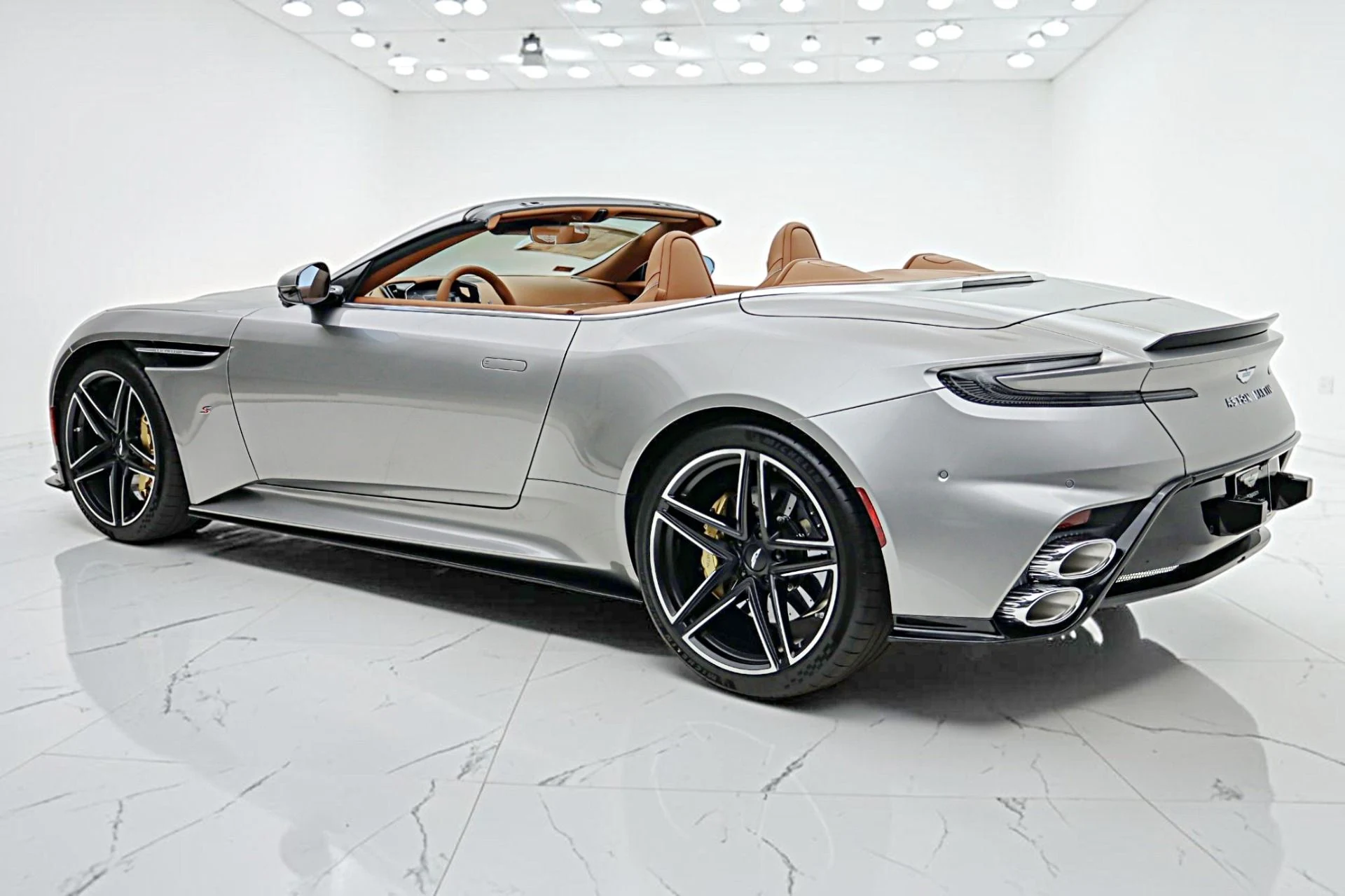 mph008_2701577437_New_2026_Aston_Martin_DB_12_S_Volante_4581fa77c2