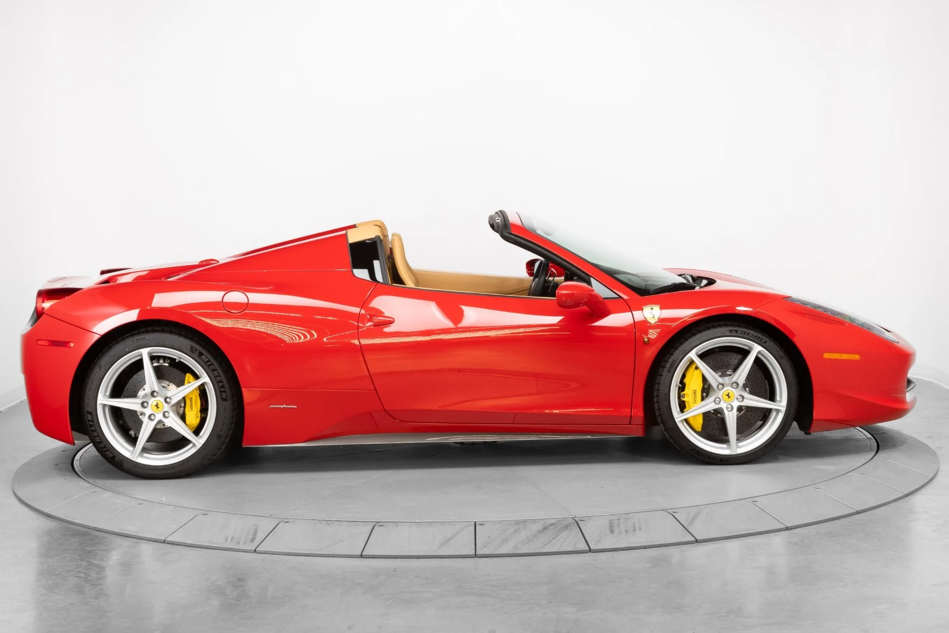 mph008_2711044725_Used_2014_Ferrari_458_Spider_1781623433_fd5a1ed488