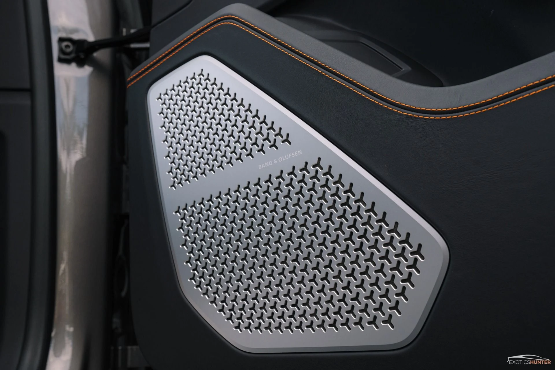 mph008_2712185665_Used_2021_Lamborghini_Urus_w_Bang_Olufsen_Advanced_Sound_Parkassist_1758750772_f220448832