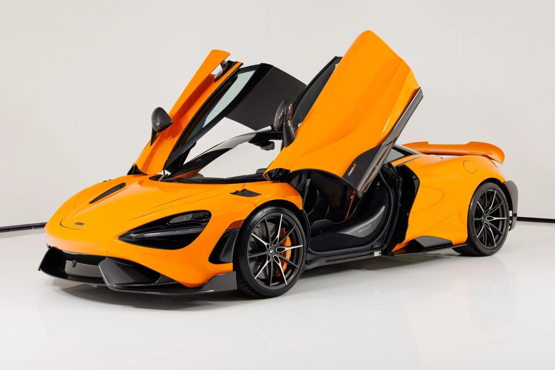 mph008_2719177321_Used_2021_Mc_Laren_765_LT_1790963861_badfb5fafa