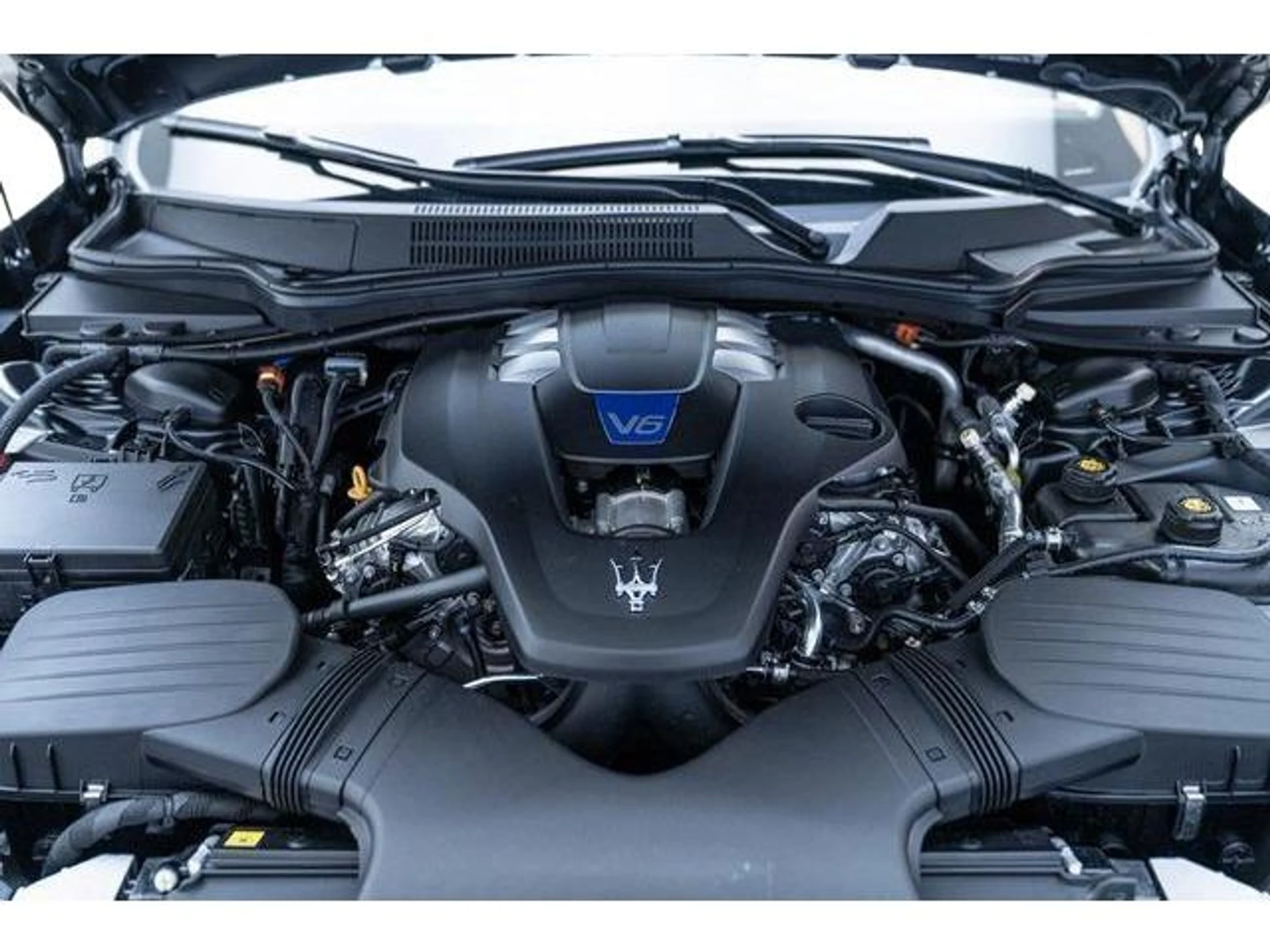 mph008_2739199445_New_2023_Maserati_Ghibli_Modena_1753160497_8260f91262