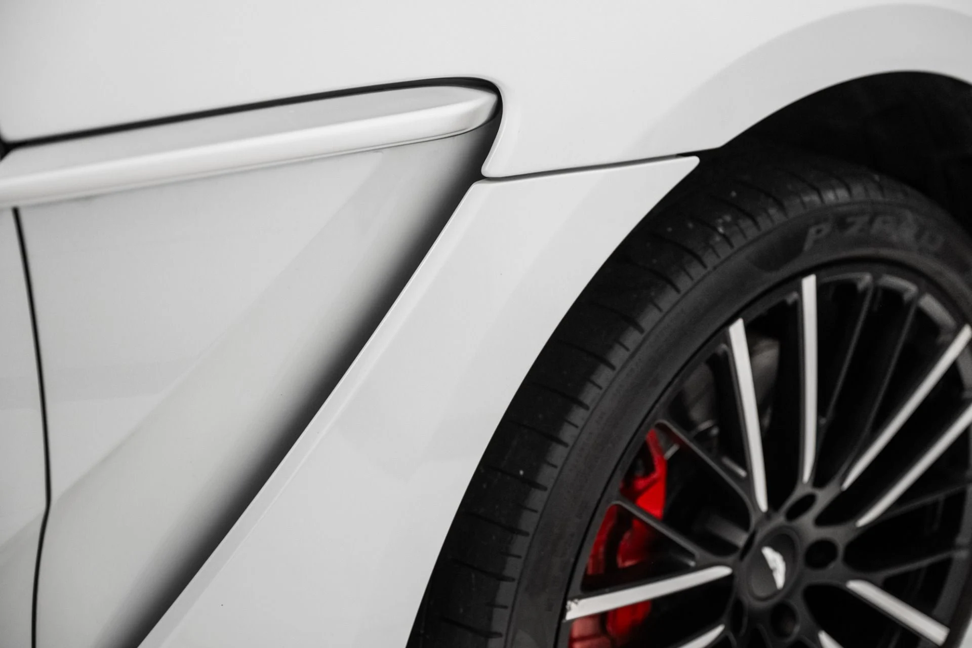 mph008_2746418383_Used_2023_Aston_Martin_DBX_1759420247_f2ba959e33