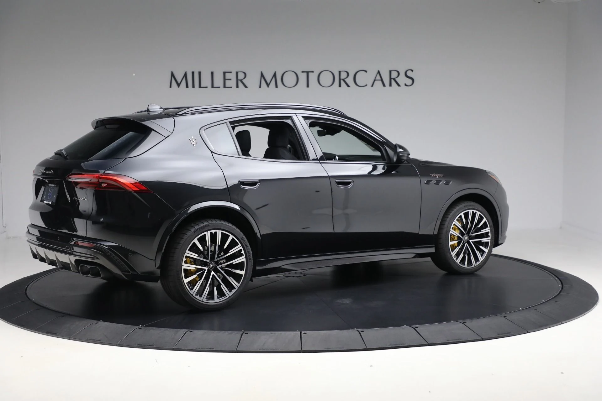 mph008_2752098990_New_2025_Maserati_Grecale_Trofeo_bbe2ce1e90