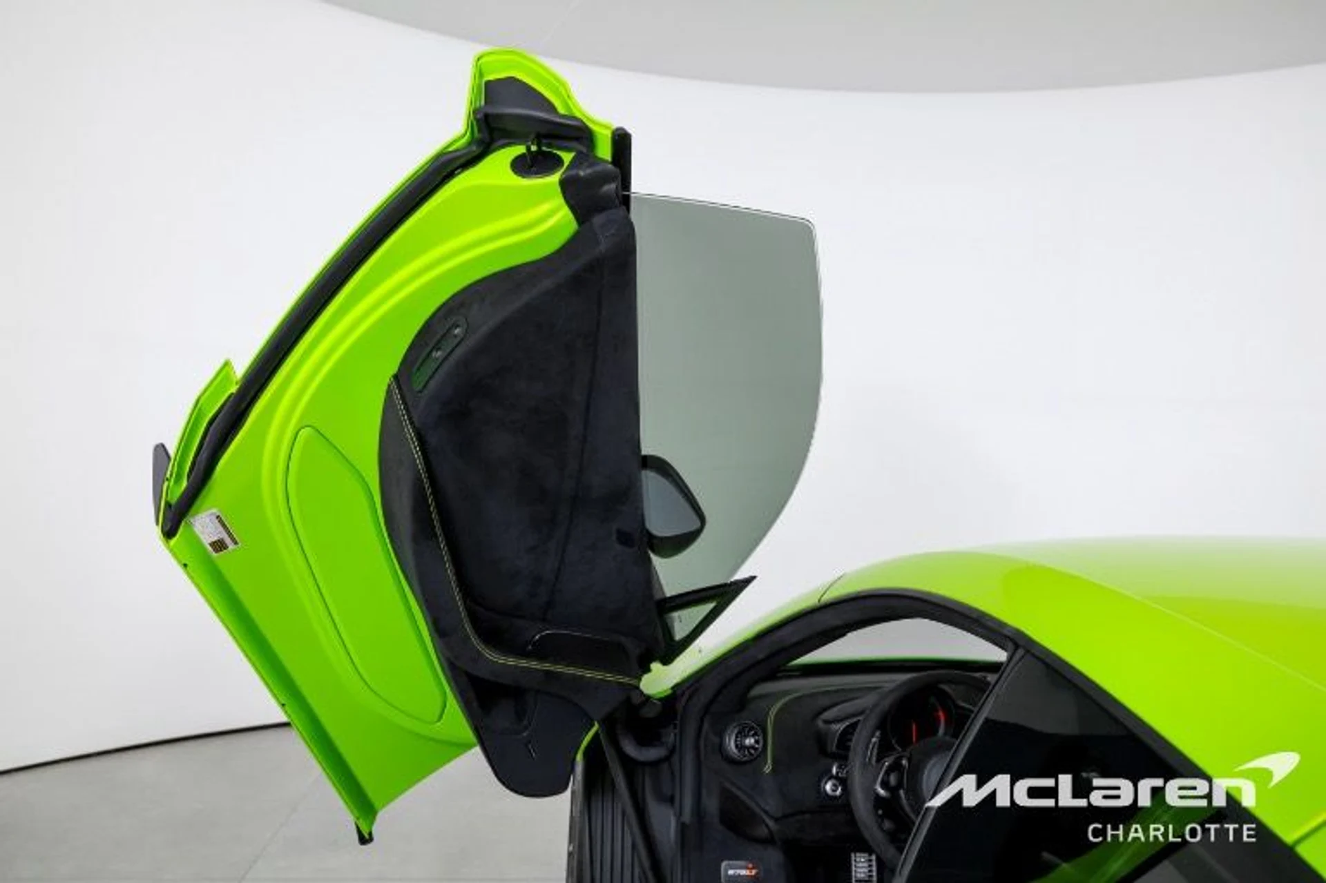 mph008_2763925574_Used_2016_Mc_Laren_675_LT_848ba90603