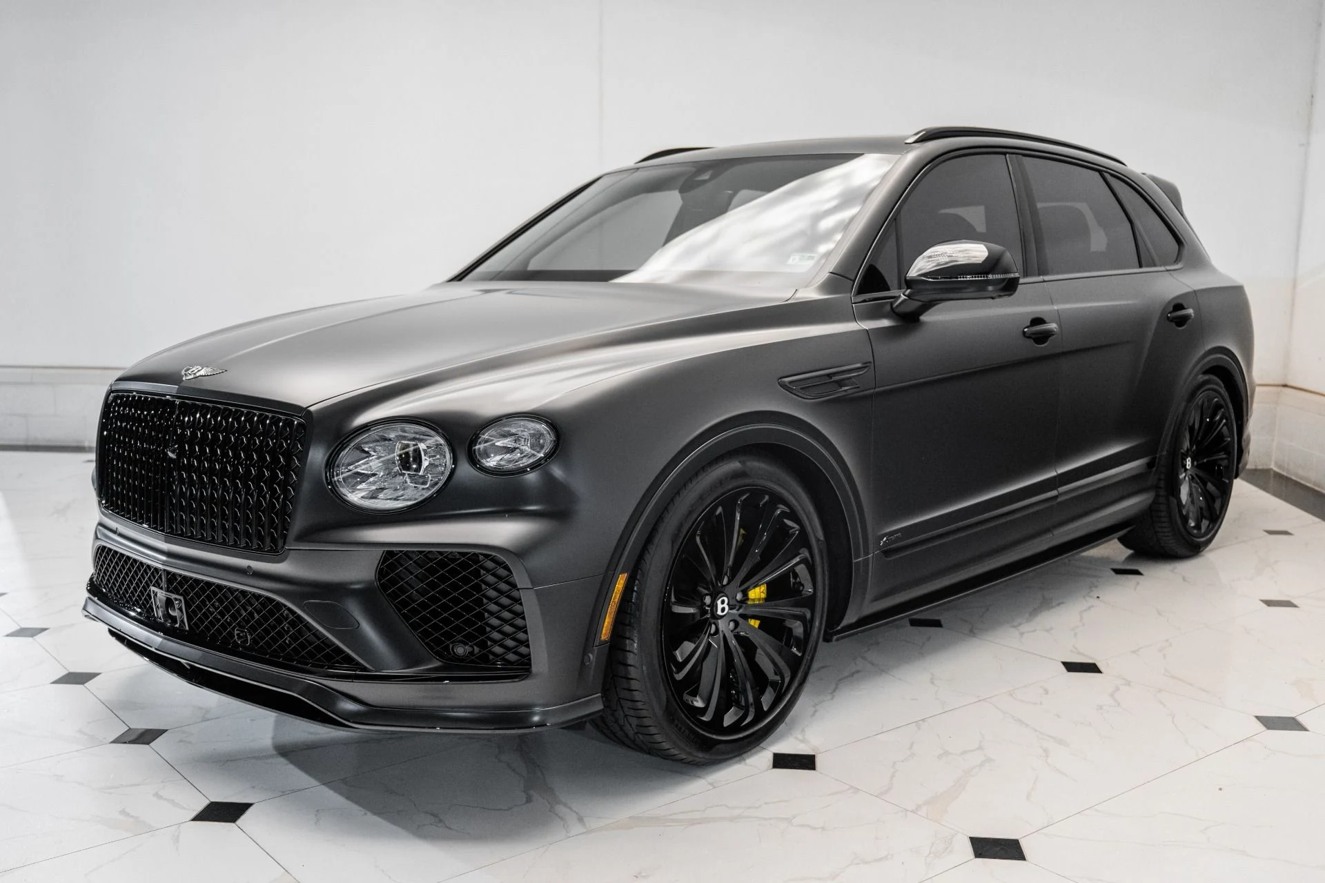 mph008_2764835379_Used_2024_Bentley_Bentayga_Azure_V8_1758720540_e01874f7e0