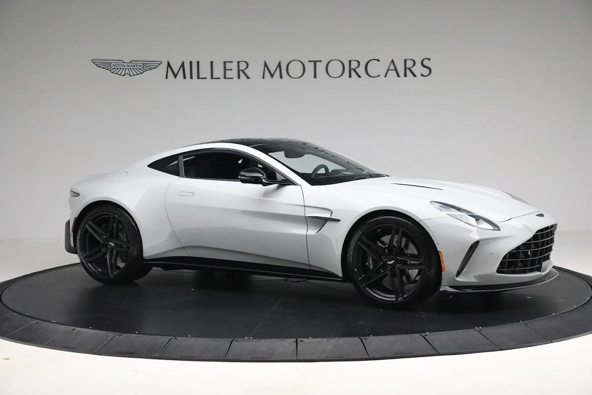 mph008_2775573807_New_2025_Aston_Martin_Vantage_91e23a9592