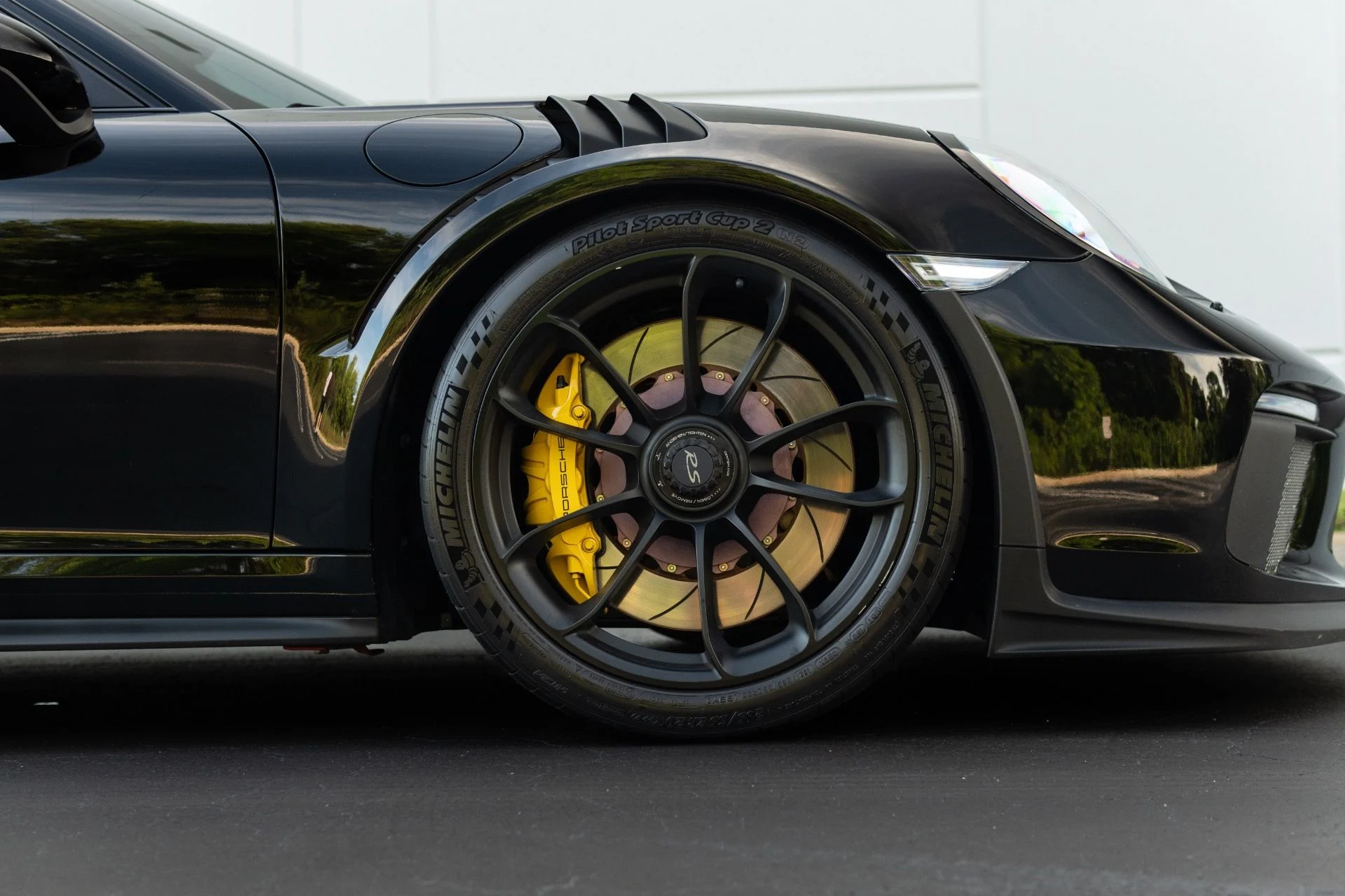 mph008_2779642521_Used_2019_Porsche_911_GT_3_RS_1765832694_50d8f08669