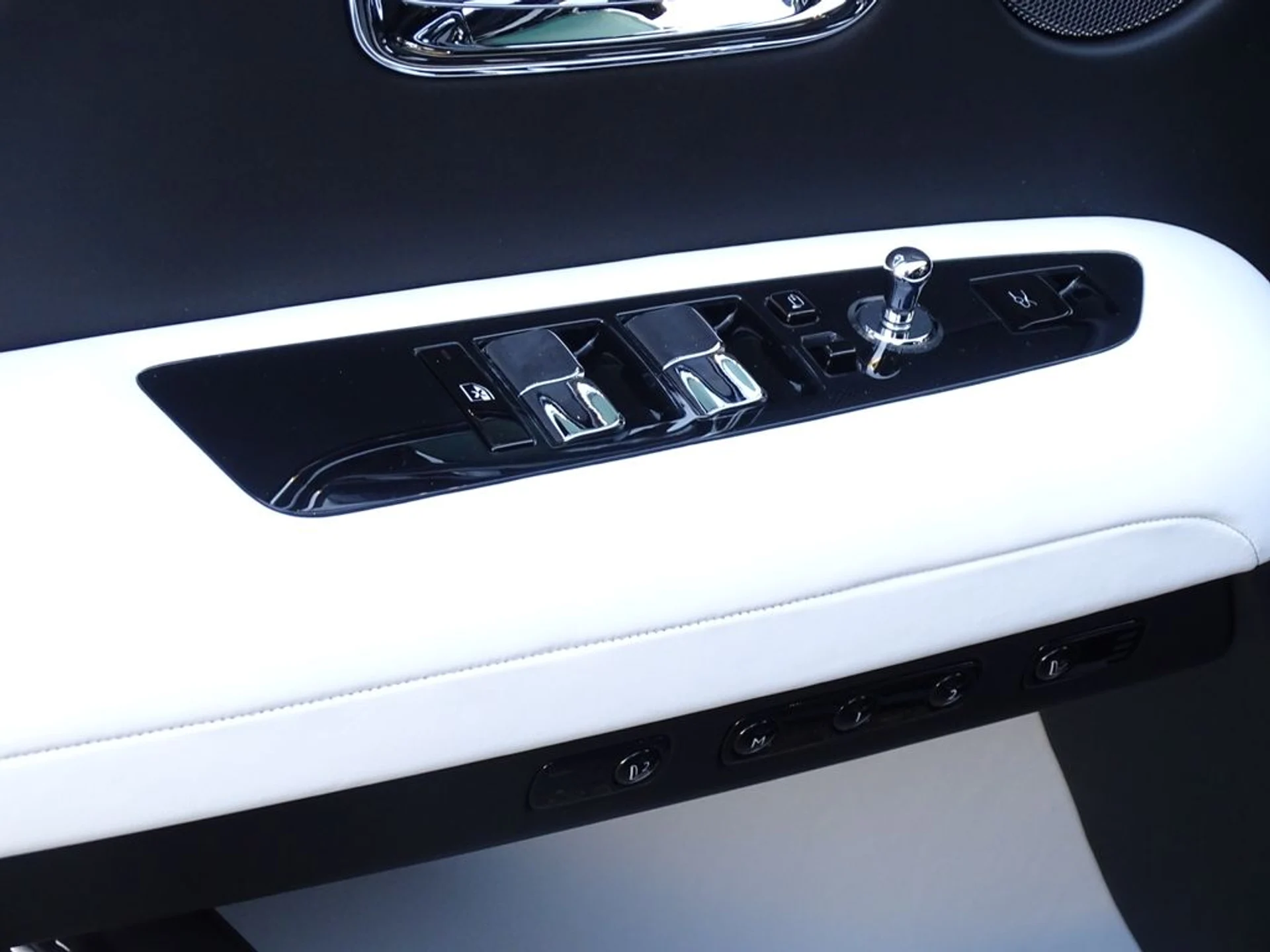 mph008_2780441720_f45205c9daa753f8e0b021e0aeab9854x_0a341a63c9