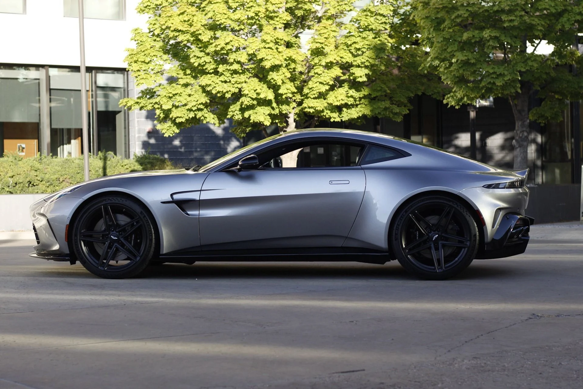 mph008_2786756078_Used_2025_Aston_Martin_Vantage_1788306651_c53fafe624