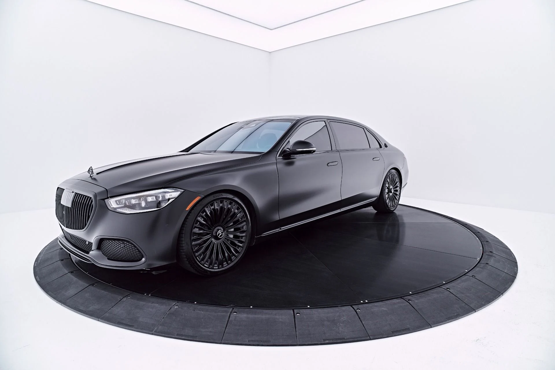 mph008_2790123424_Used_2023_Mercedes_Benz_S_Class_Maybach_S_580_1782762065_acdf62a810