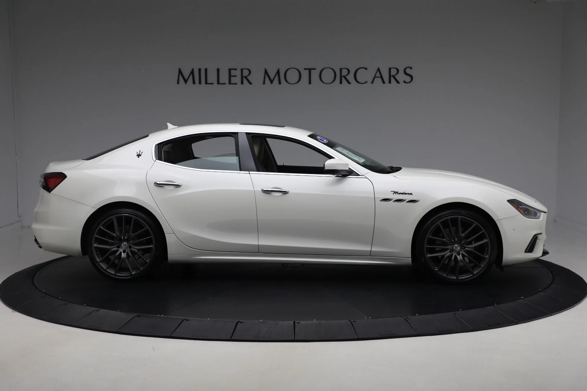mph008_2791561804_Used_2022_Maserati_Ghibli_Modena_Q4_d60fc408d3