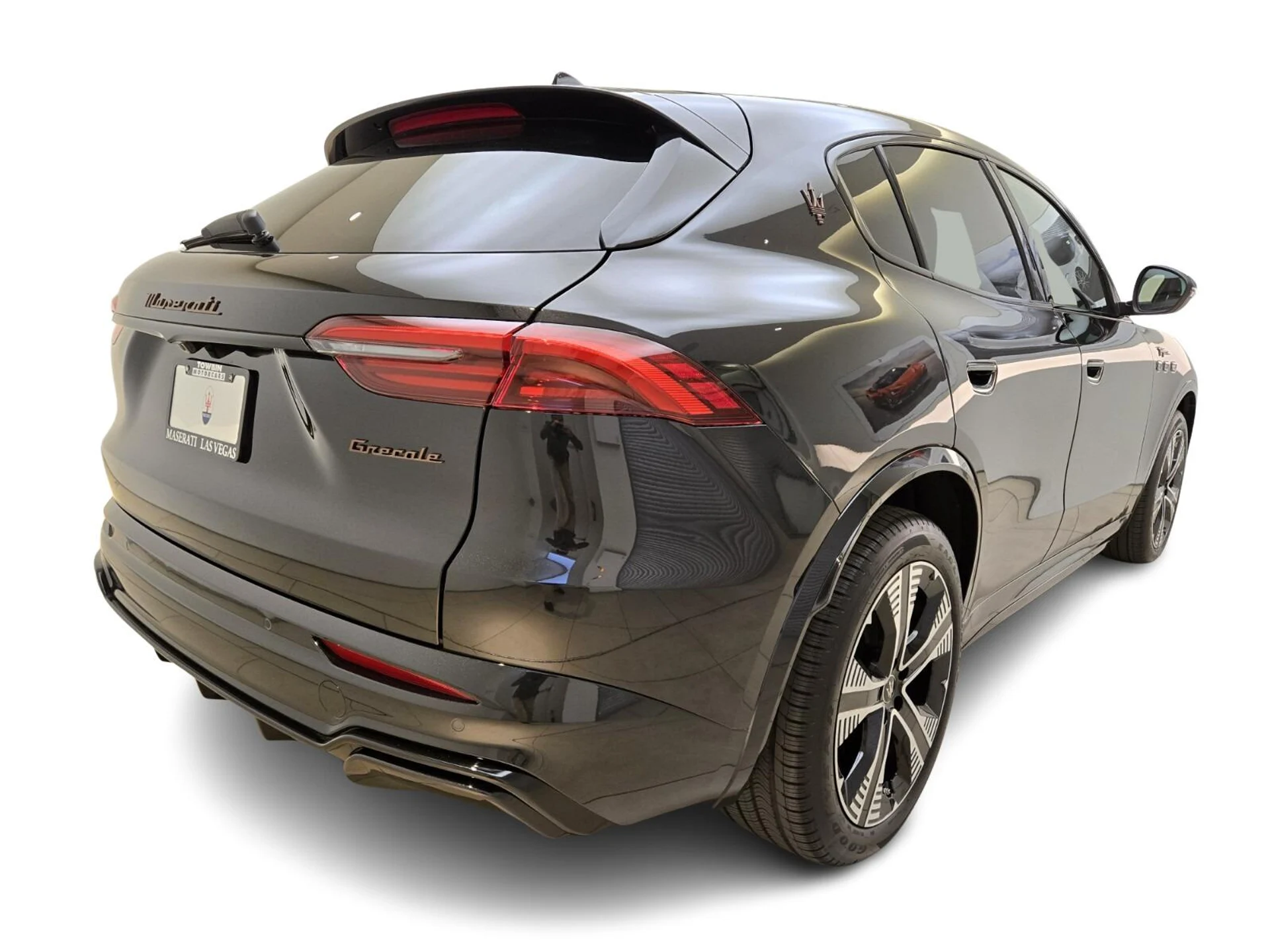 mph008_2791845222_Used_2025_Maserati_Grecale_Folgore_1765003979_5ef630e542