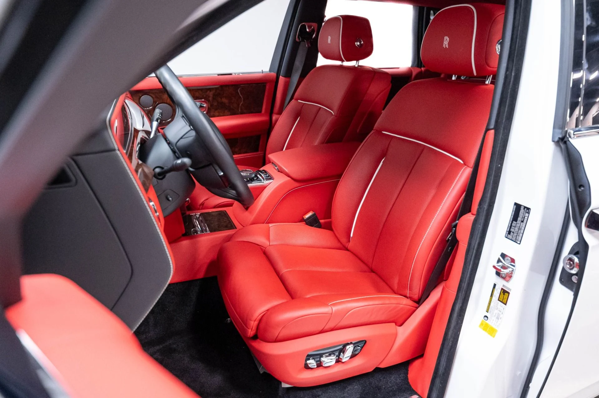 mph008_2793260531_Used_2019_Rolls_Royce_Phantom_1787168421_8980637b45