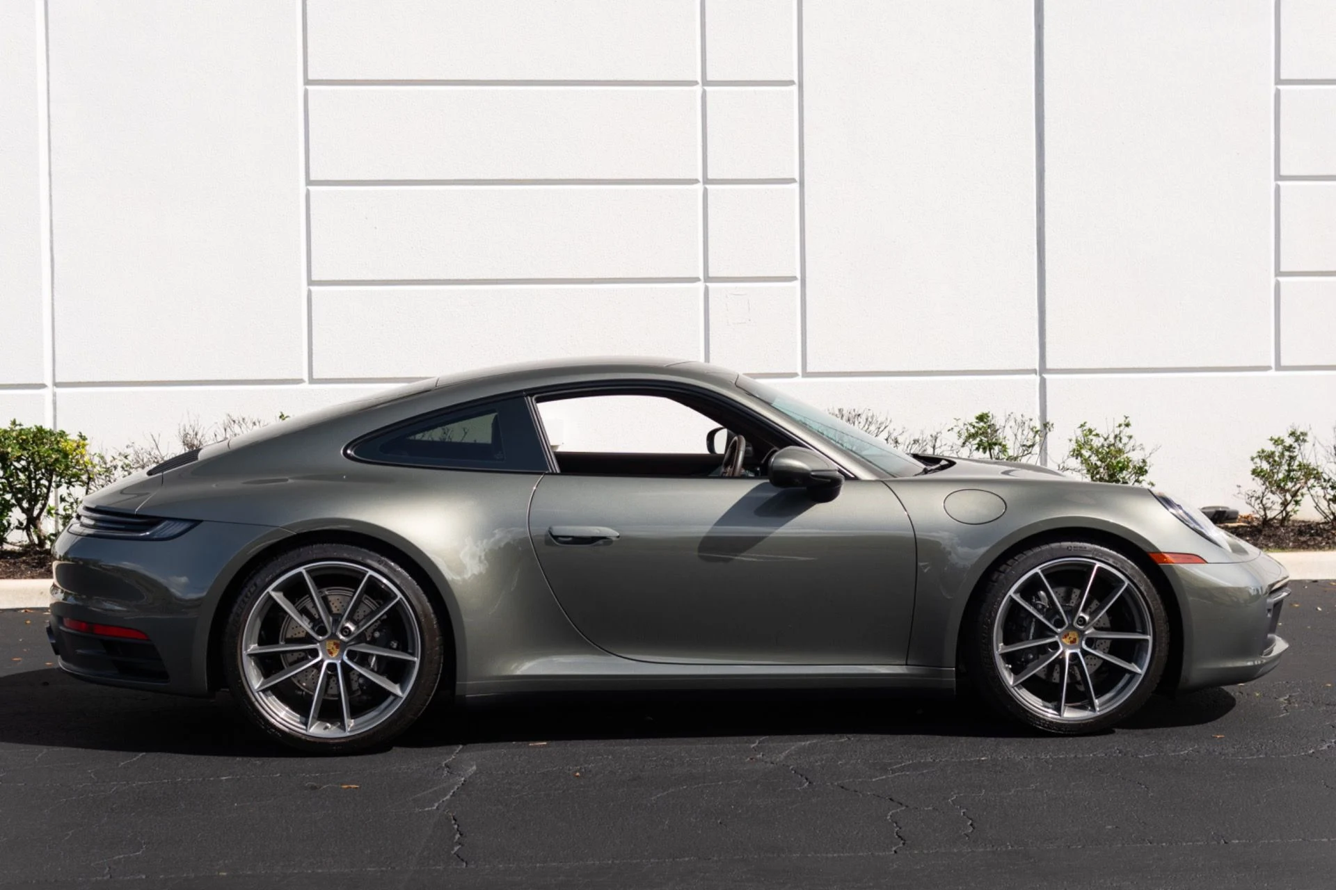 mph008_280323095_Used_2024_Porsche_911_Carrera_1772817798_0d4b82ec63