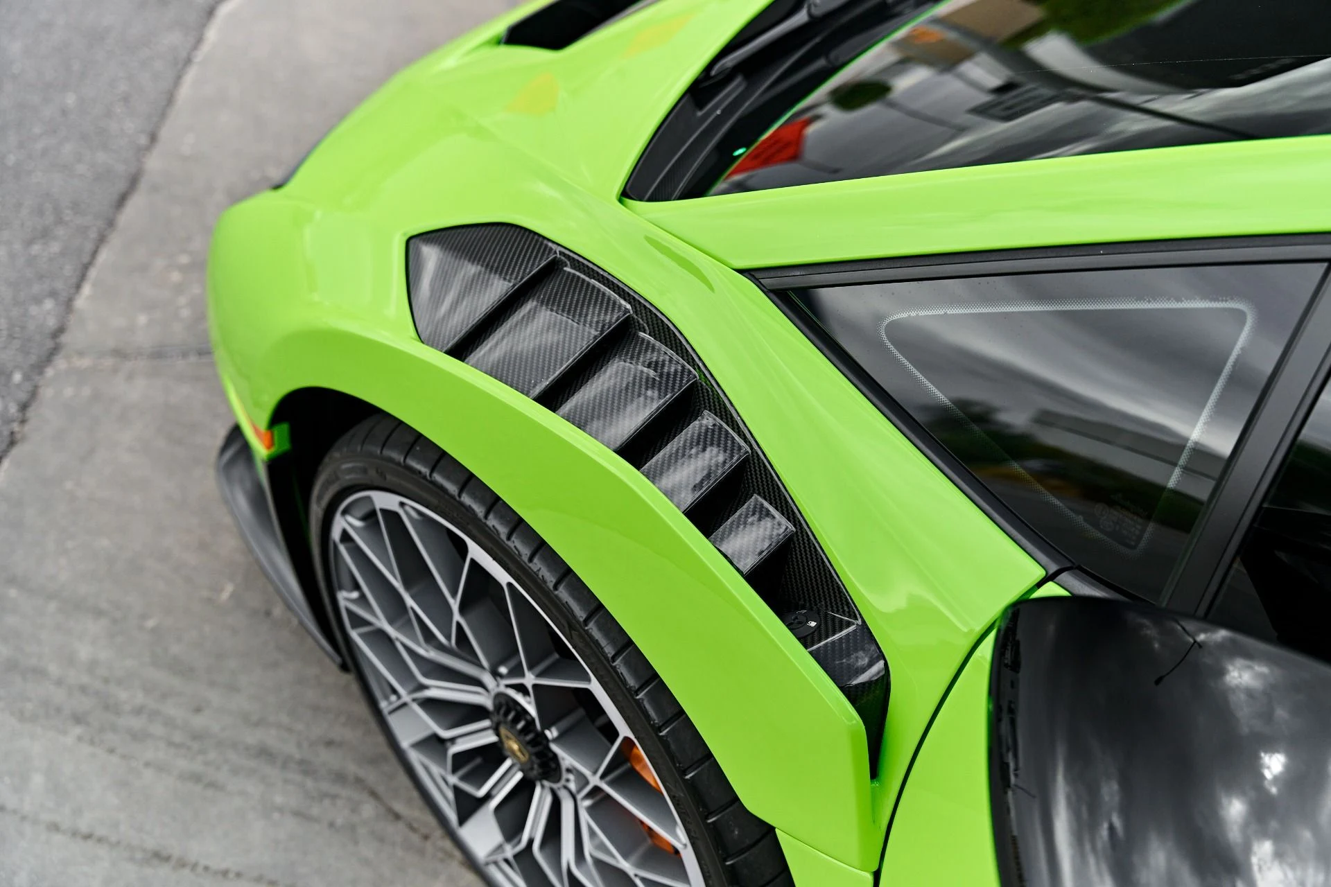 mph008_2803267324_Used_2024_Lamborghini_Huracan_STO_Base_1791998189_1592ee1ba9