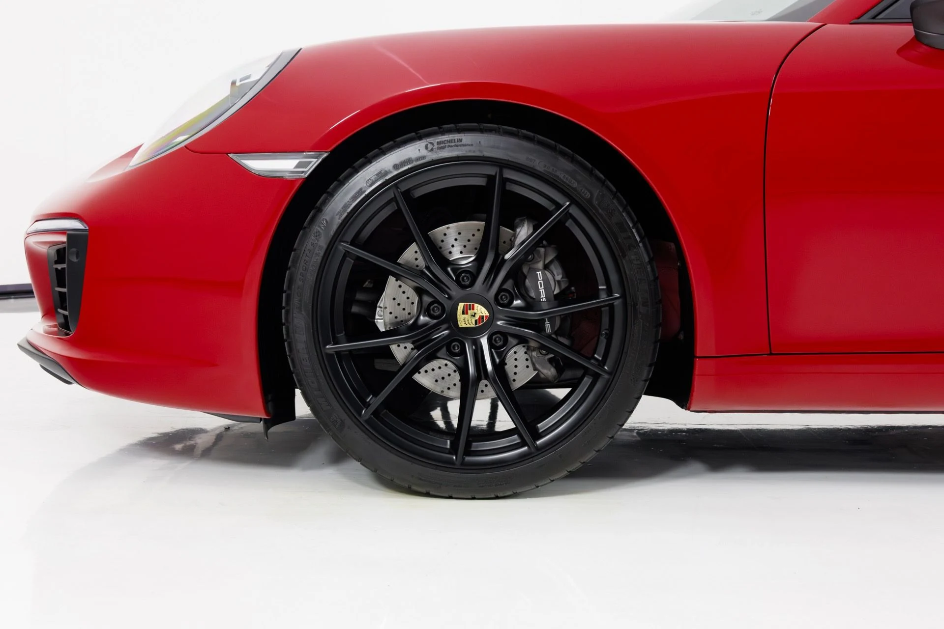 mph008_2809116332_Used_2019_Porsche_911_Carrera_1767051368_d32775268c