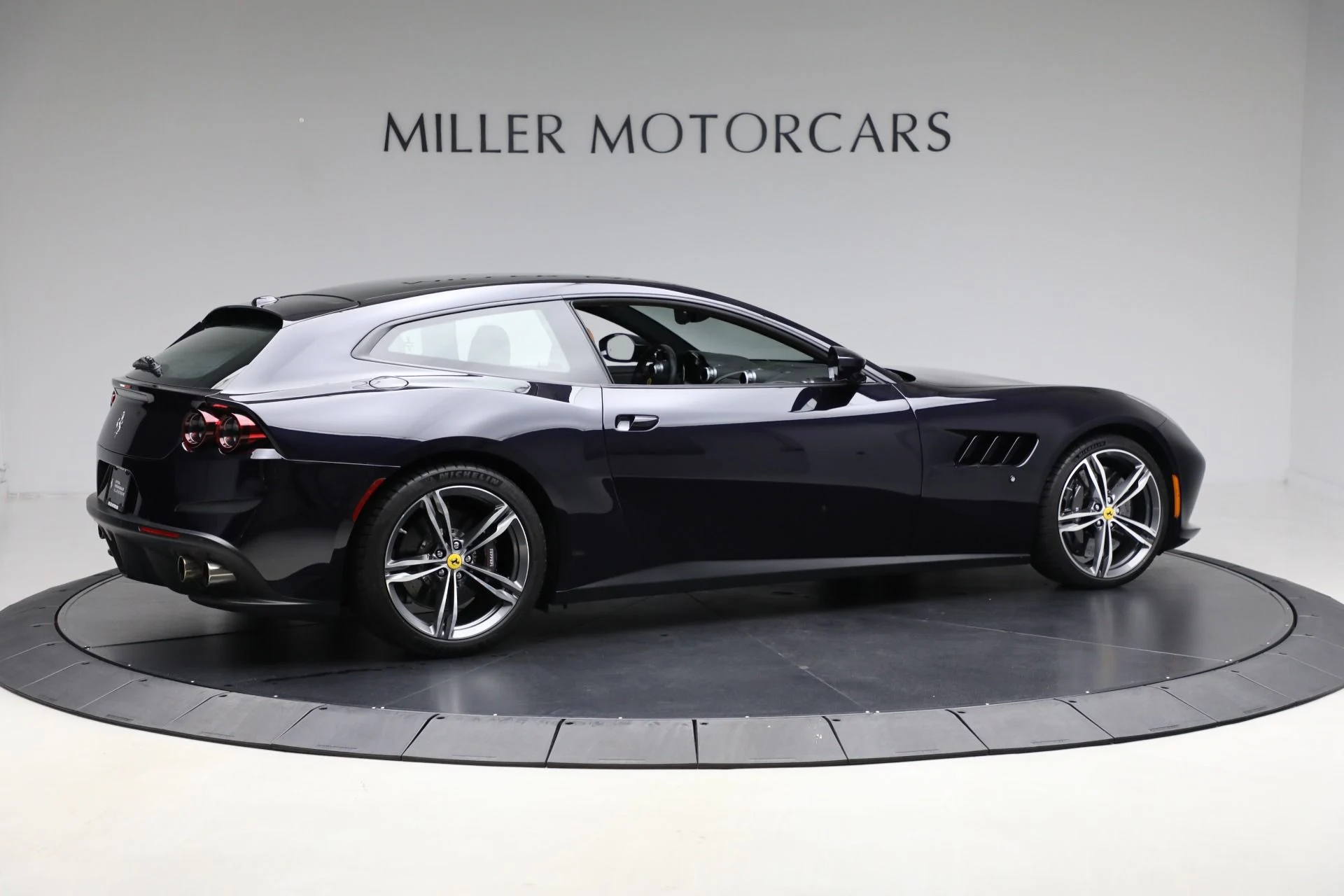mph008_2813430791_Used_2020_Ferrari_GTC_4_Lusso_1764032069_5c7d543bcf