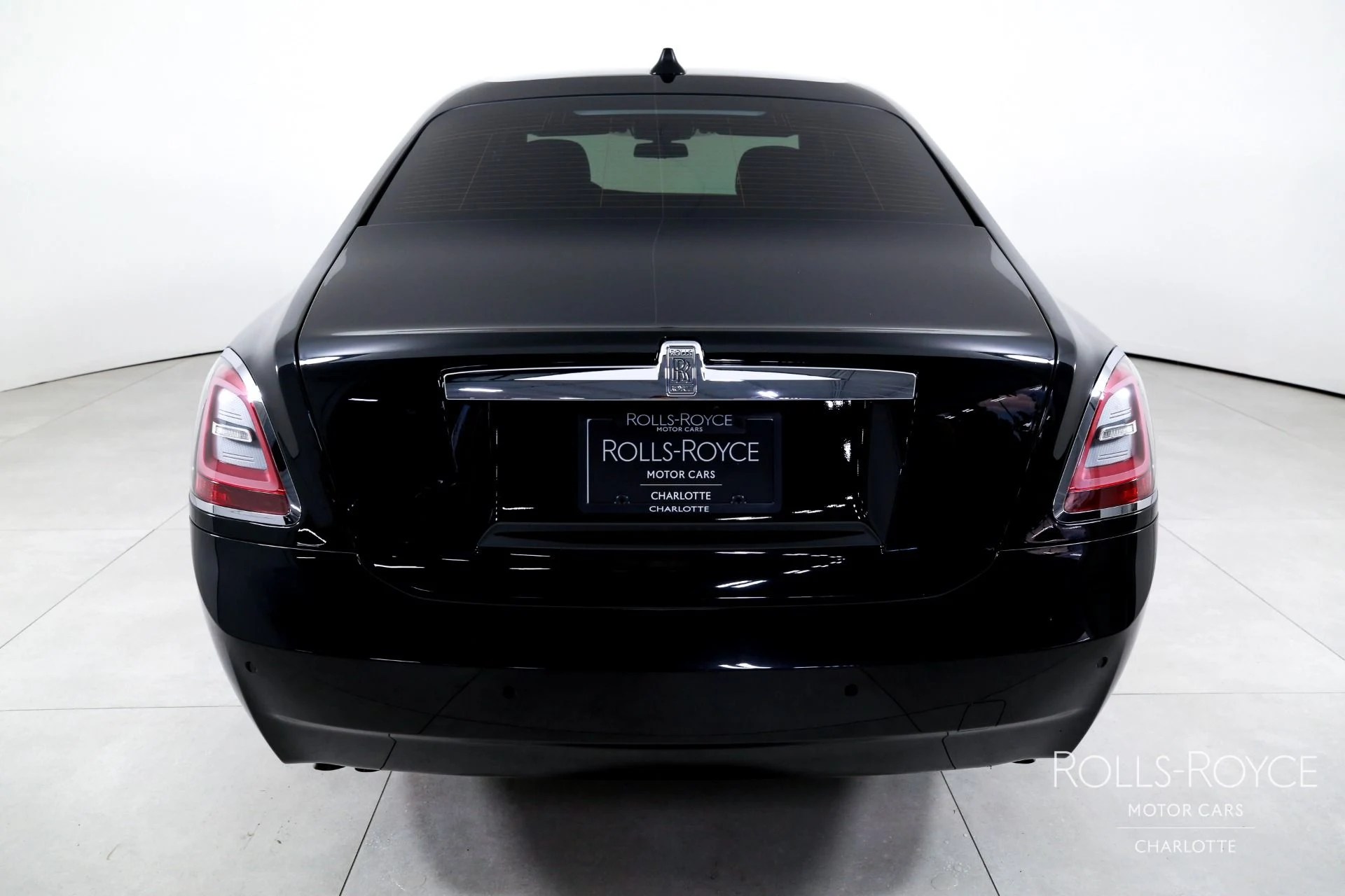 mph008_2818007554_Used_2022_Rolls_Royce_Ghost_1786637312_5f8cacde64