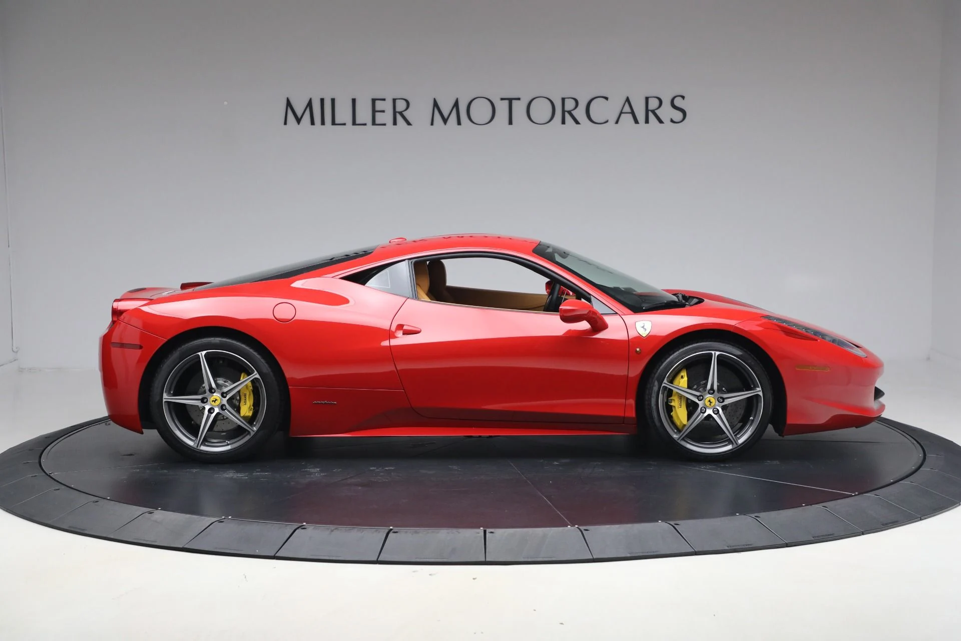 mph008_2820020242_Used_2015_Ferrari_458_Italia_1765054143_c390855510