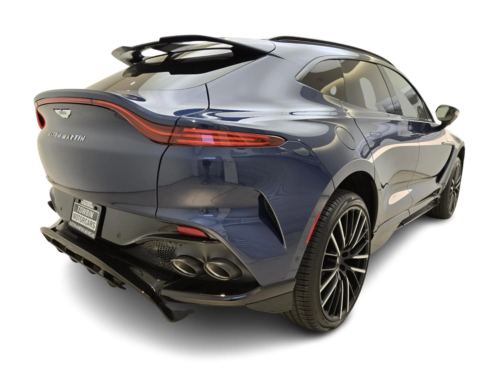 mph008_2831546331_New_2025_Aston_Martin_DBX_707_1753162705_b98972719a