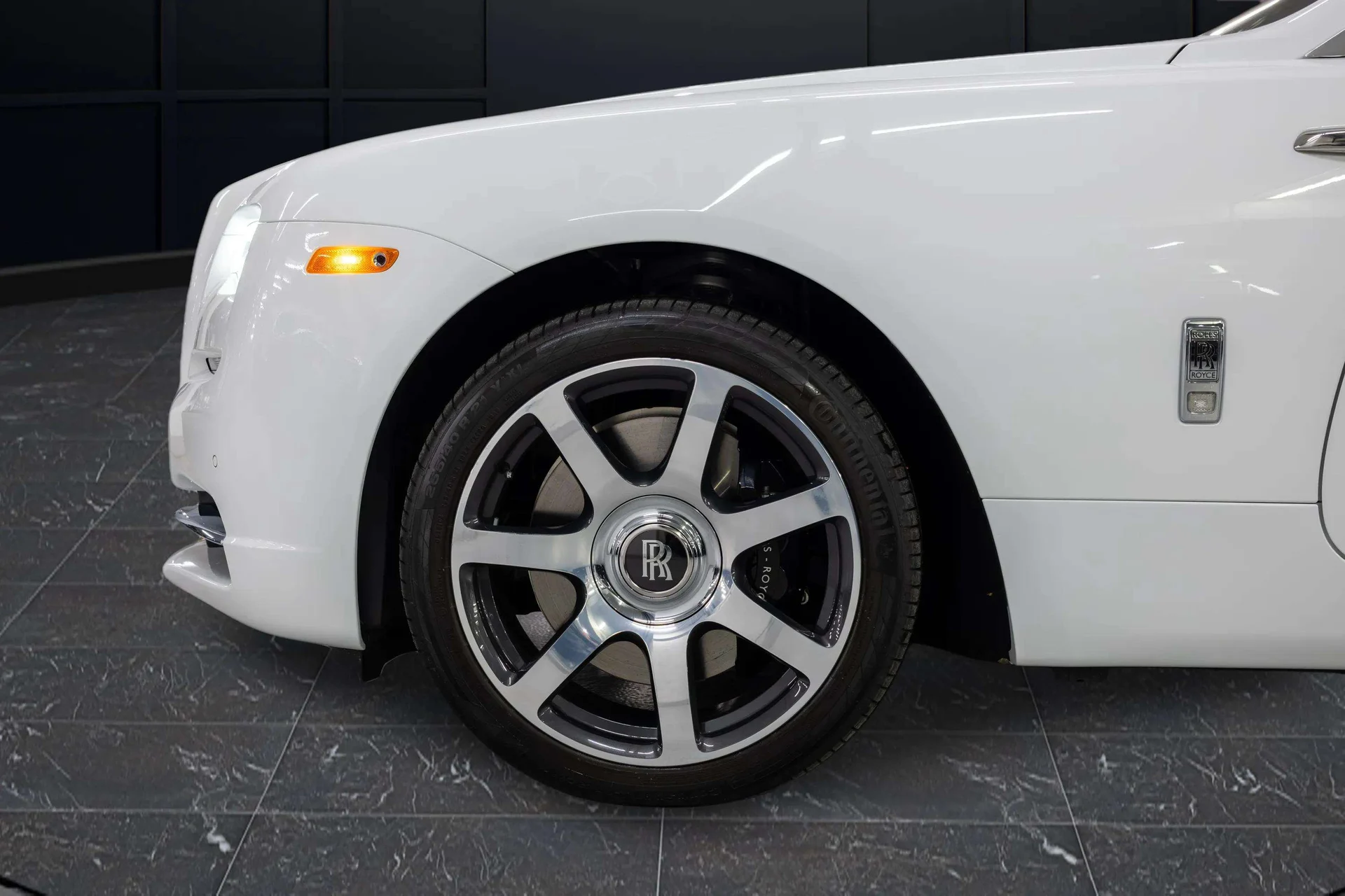mph008_2835608608_5b6f6175_2b8d_4c90_96f3_8332689cdcfb_201920_Rolls_Royce20_Wraith2028_SCA_665_C52_KUX_8724329_7_66c567a2ae