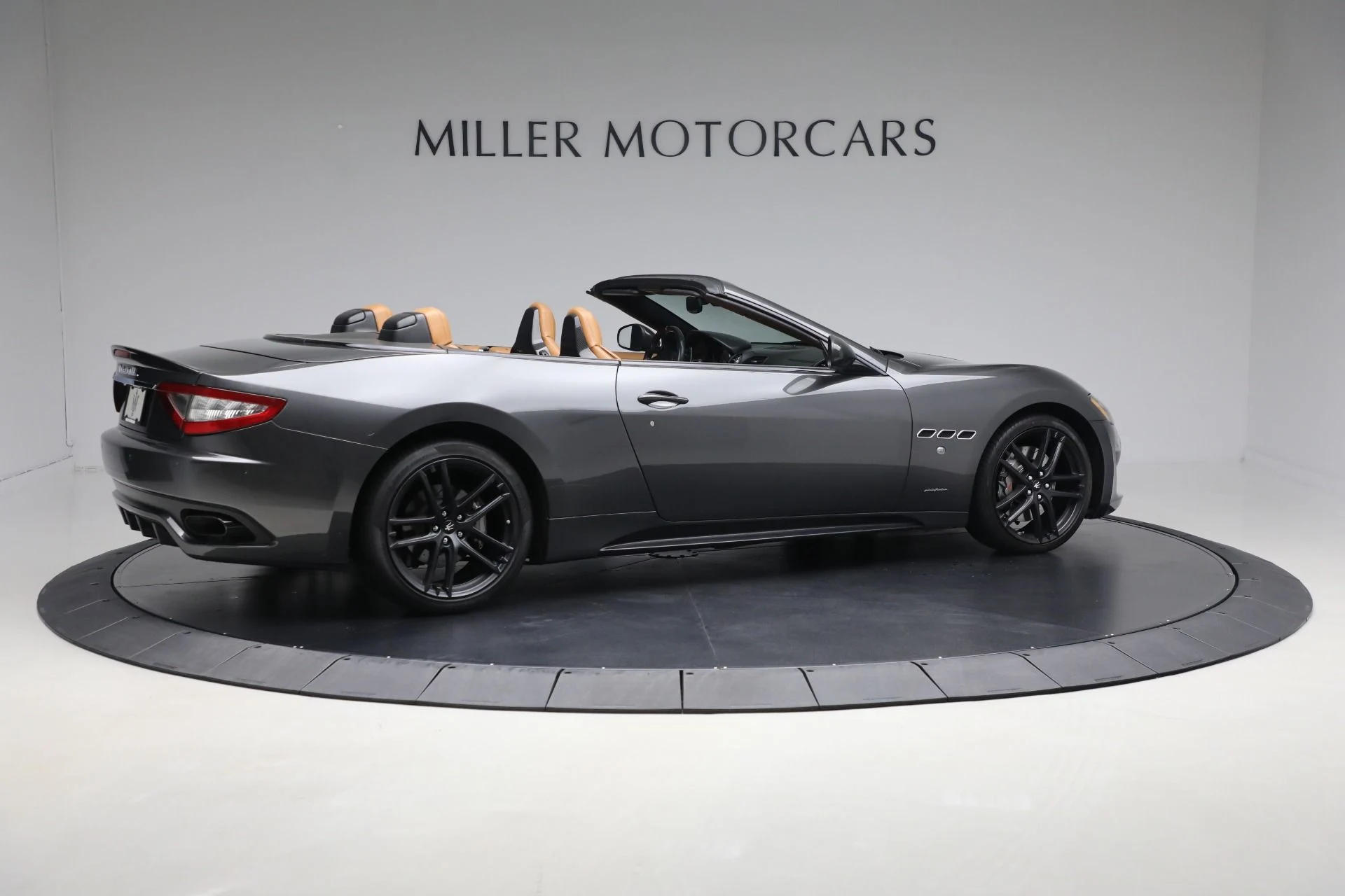 mph008_2836440083_Used_2015_Maserati_Gran_Turismo_50c0997f0b