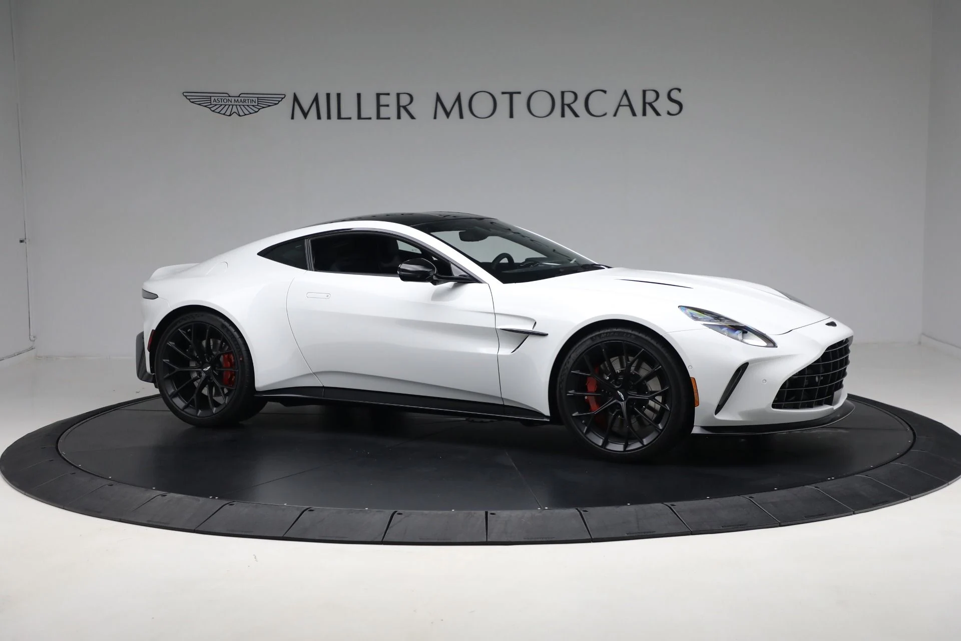 mph008_2836724096_New_2025_Aston_Martin_Vantage_d1e0dc3ada