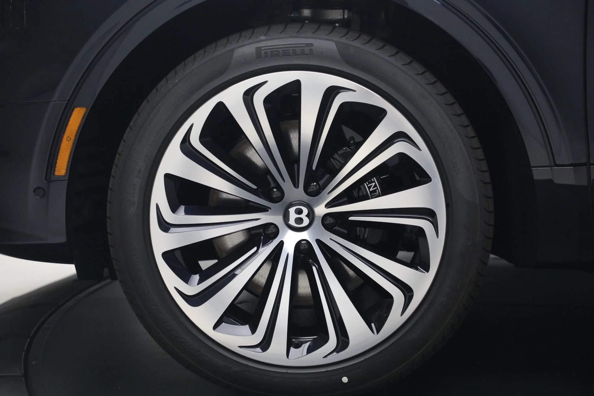 mph008_2837273710_New_2026_Bentley_Bentayga_Azure_V8_1781035645_d15f120c30