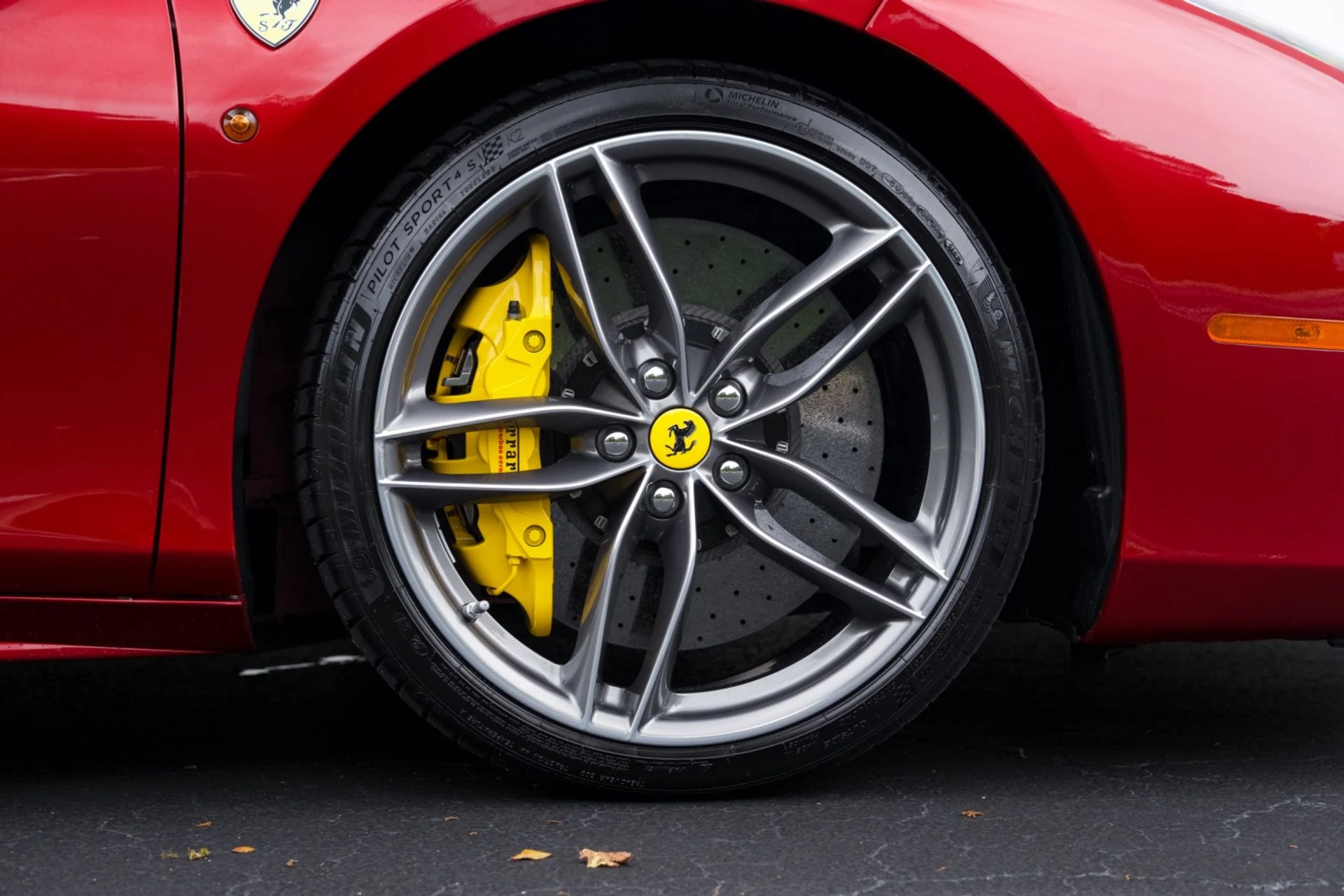 mph008_2844263673_Used_2019_Ferrari_488_Spider_1775191452_5b6e7990ee