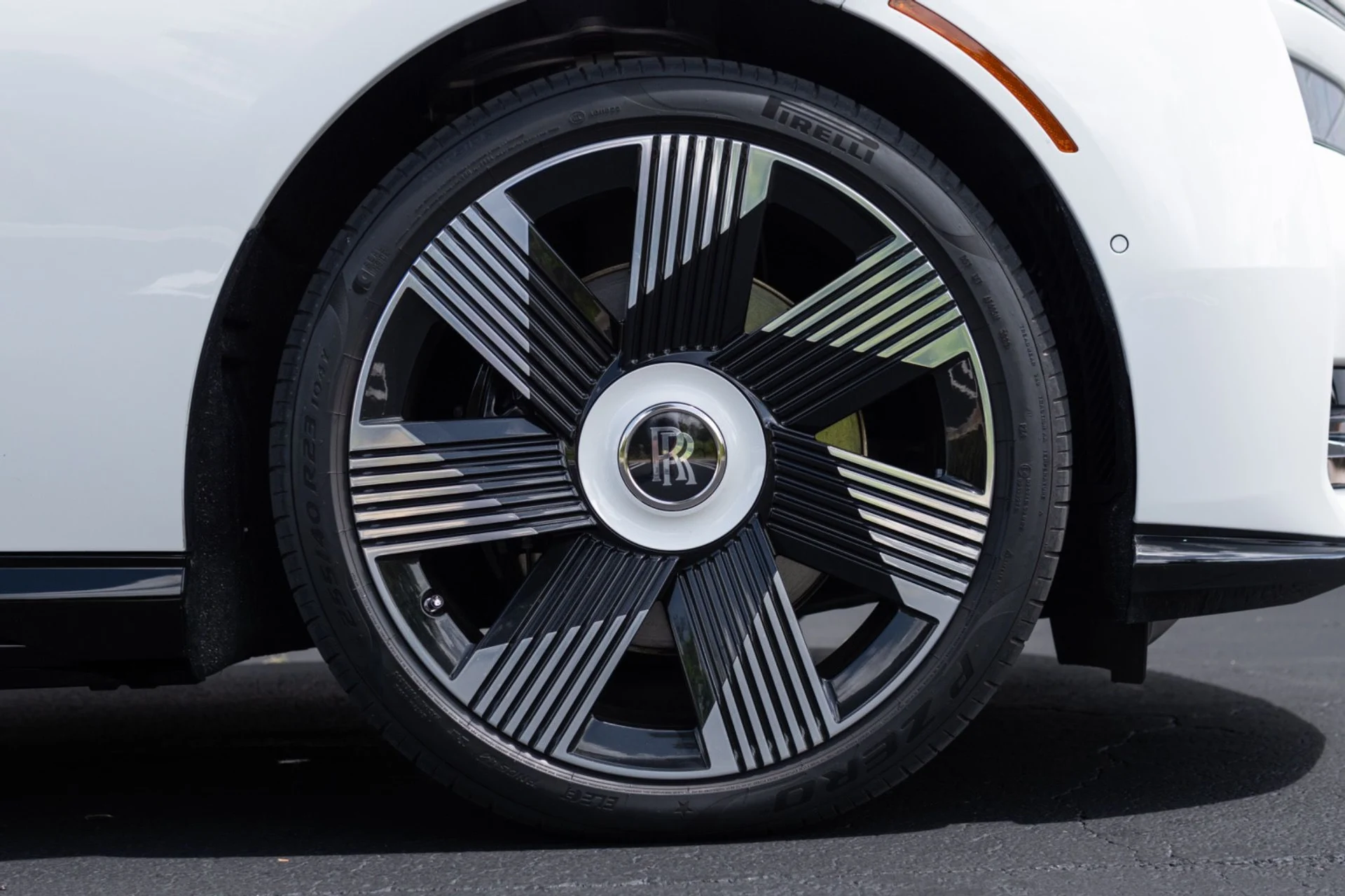 mph008_2845254209_Used_2024_Rolls_Royce_Spectre_1775023108_86fff83fe8