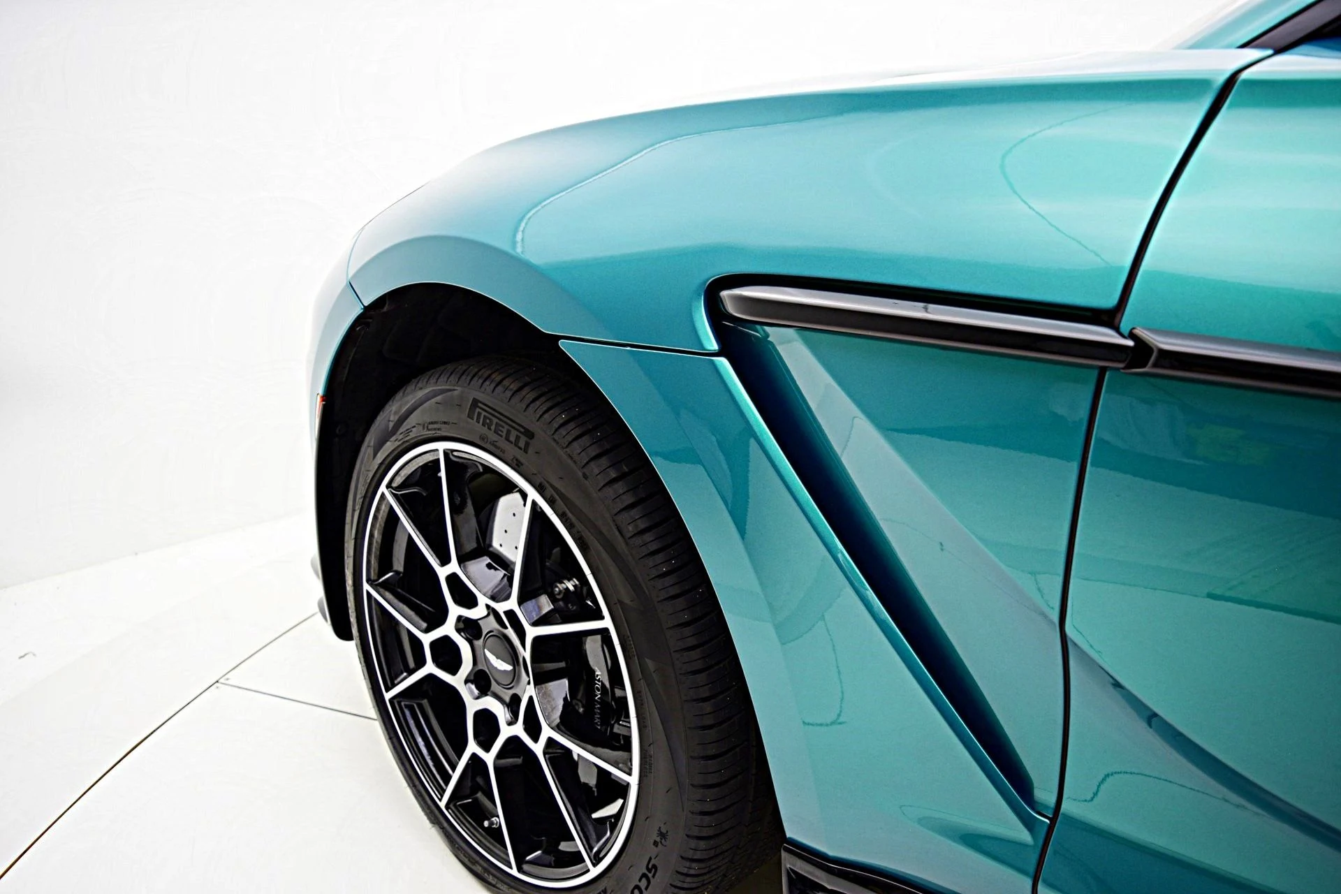 mph008_2847098935_New_2025_Aston_Martin_DBX_707_f5b10ba171