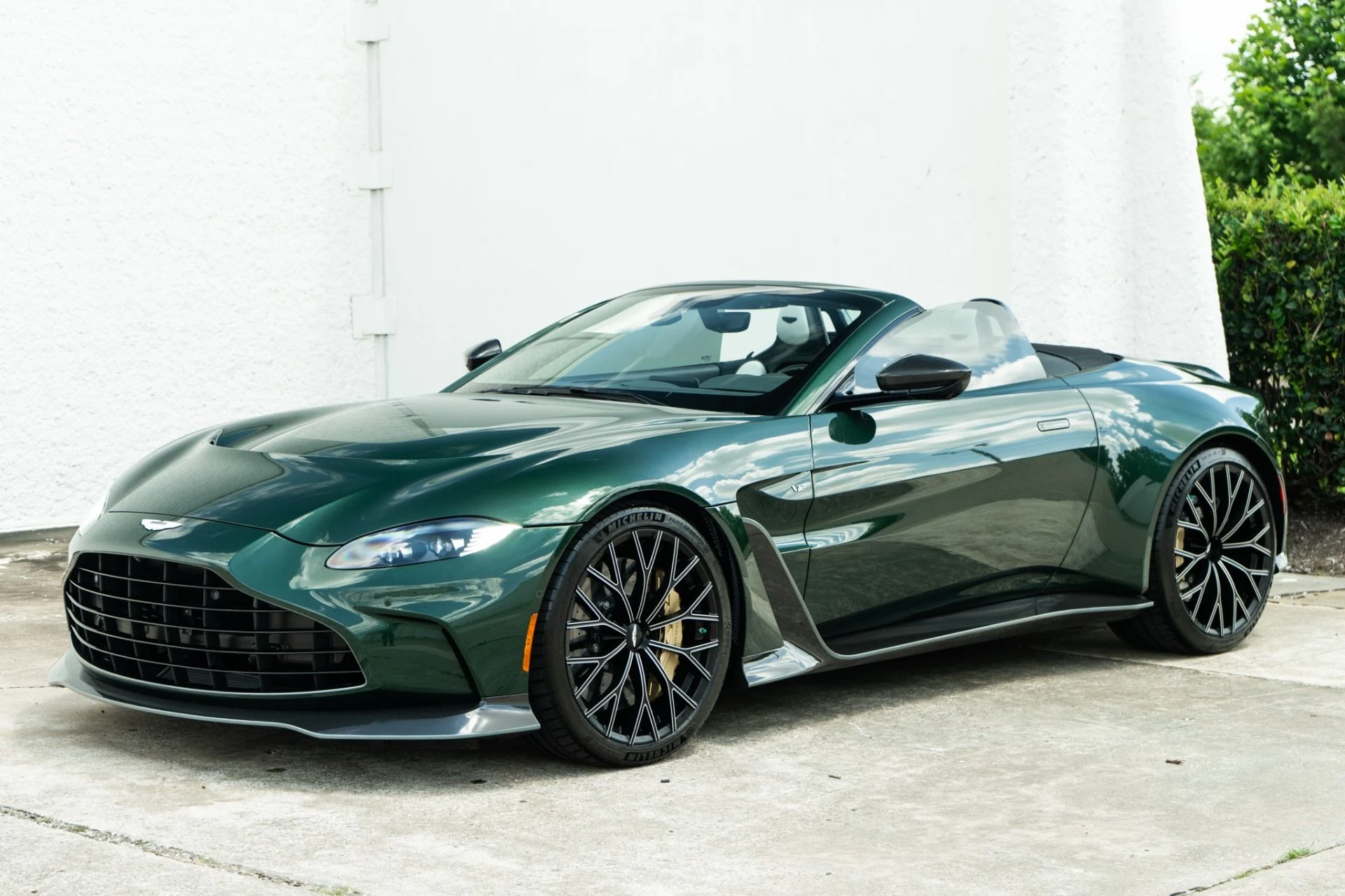 mph008_2847166100_Used_2023_Aston_Martin_Vantage_V12_1778619446_4e120a78a7