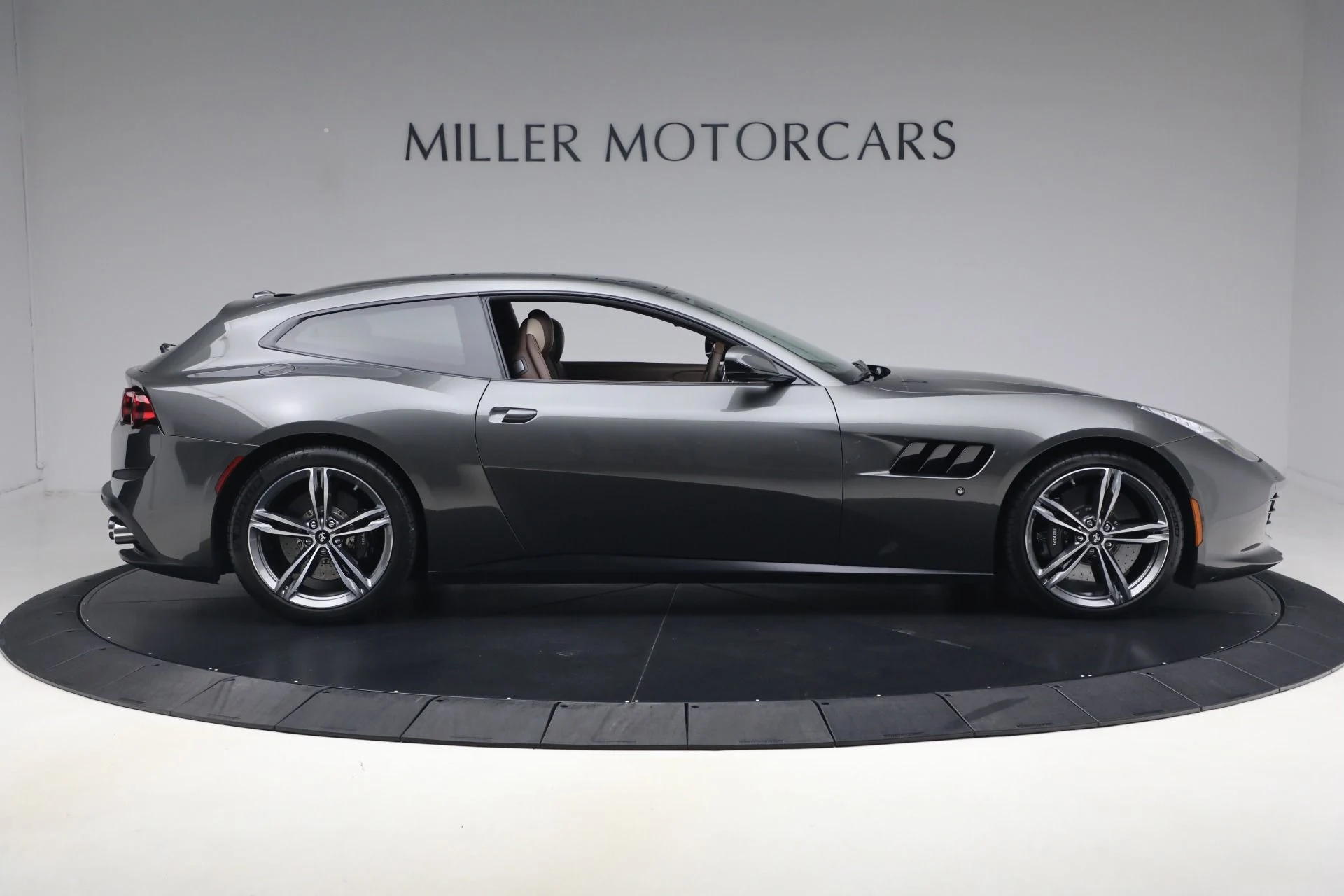 mph008_2847533943_Used_2019_Ferrari_GTC_4_Lusso_1790777067_2733208ca8