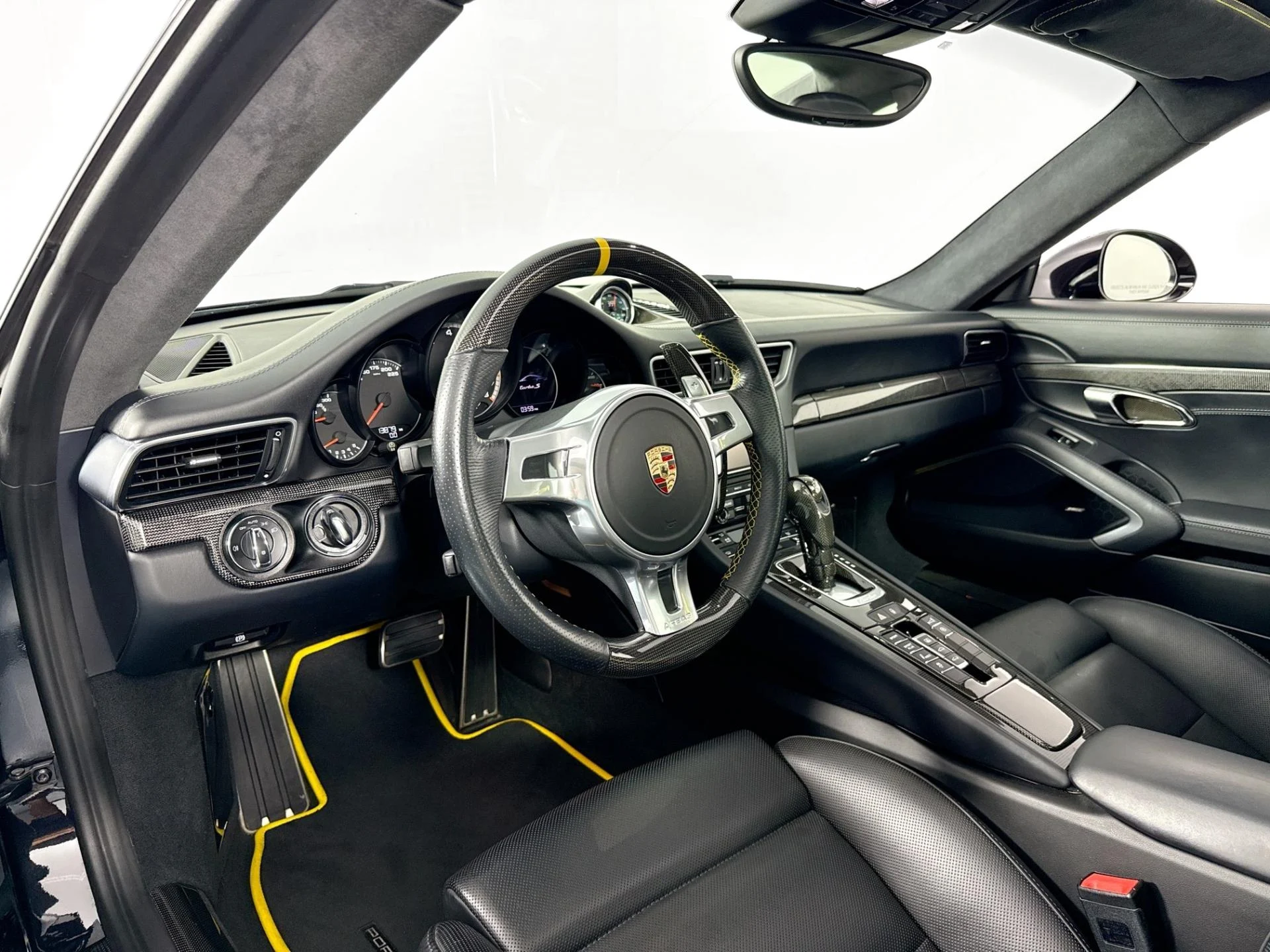 mph008_2856595983_Used_2014_Porsche_911_Turbo_S_1785187742_68856f3c35
